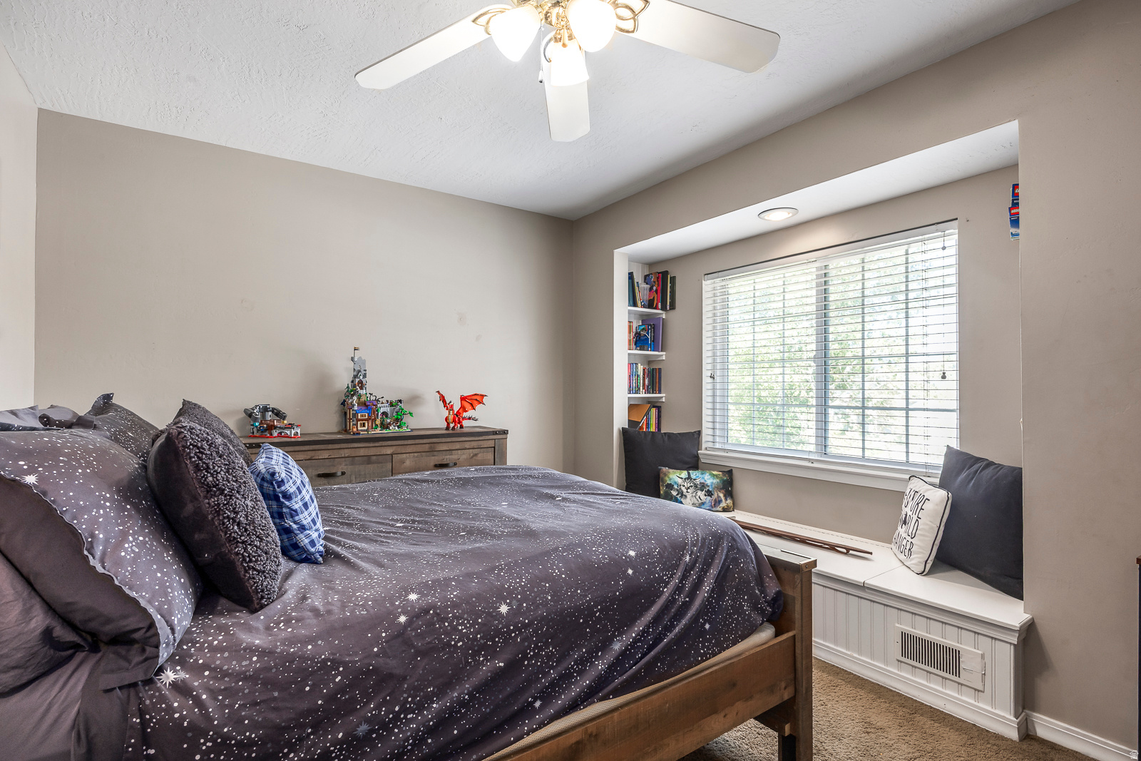 MOUNTAIN VIEW ESTATES - Residential