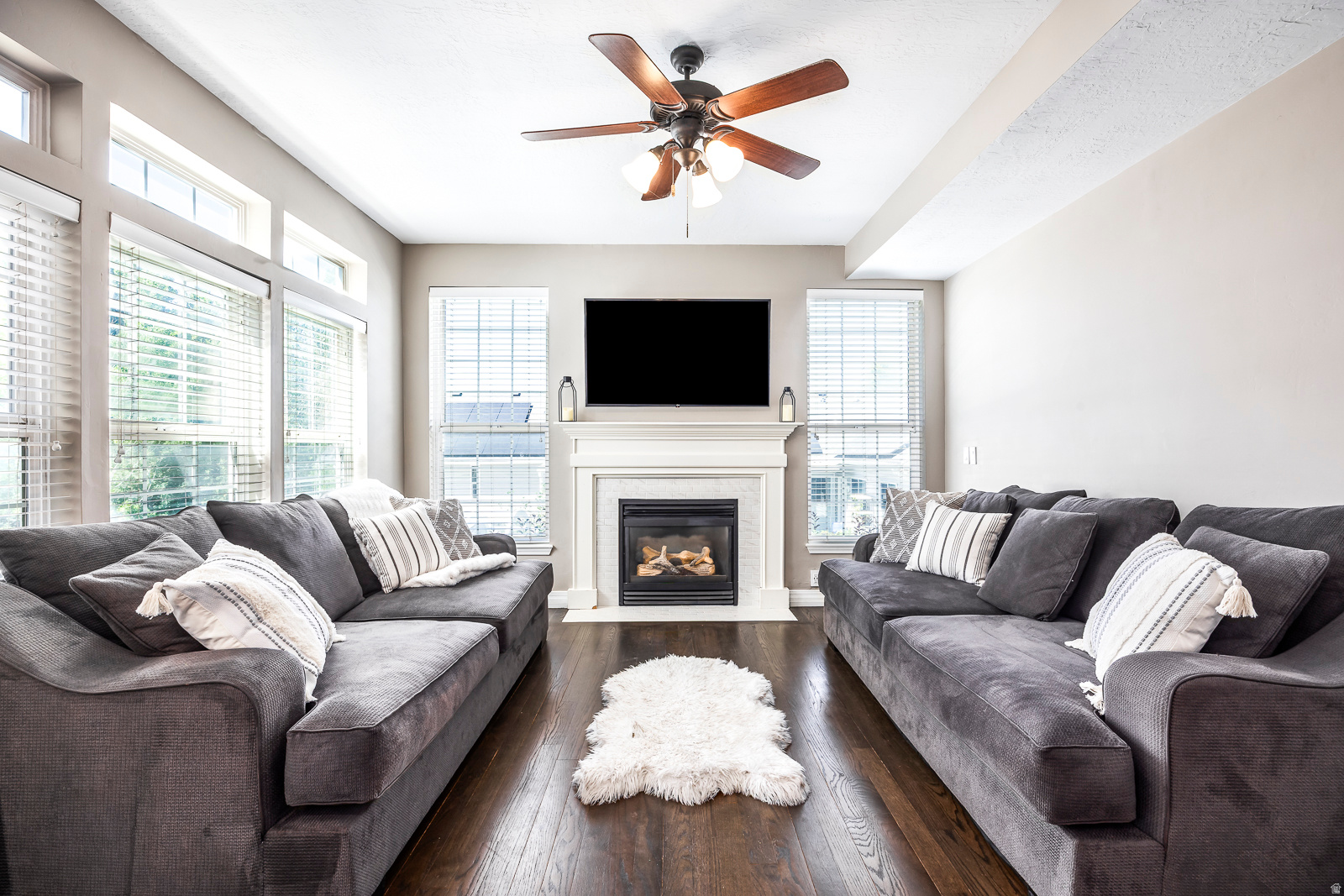 MOUNTAIN VIEW ESTATES - Residential