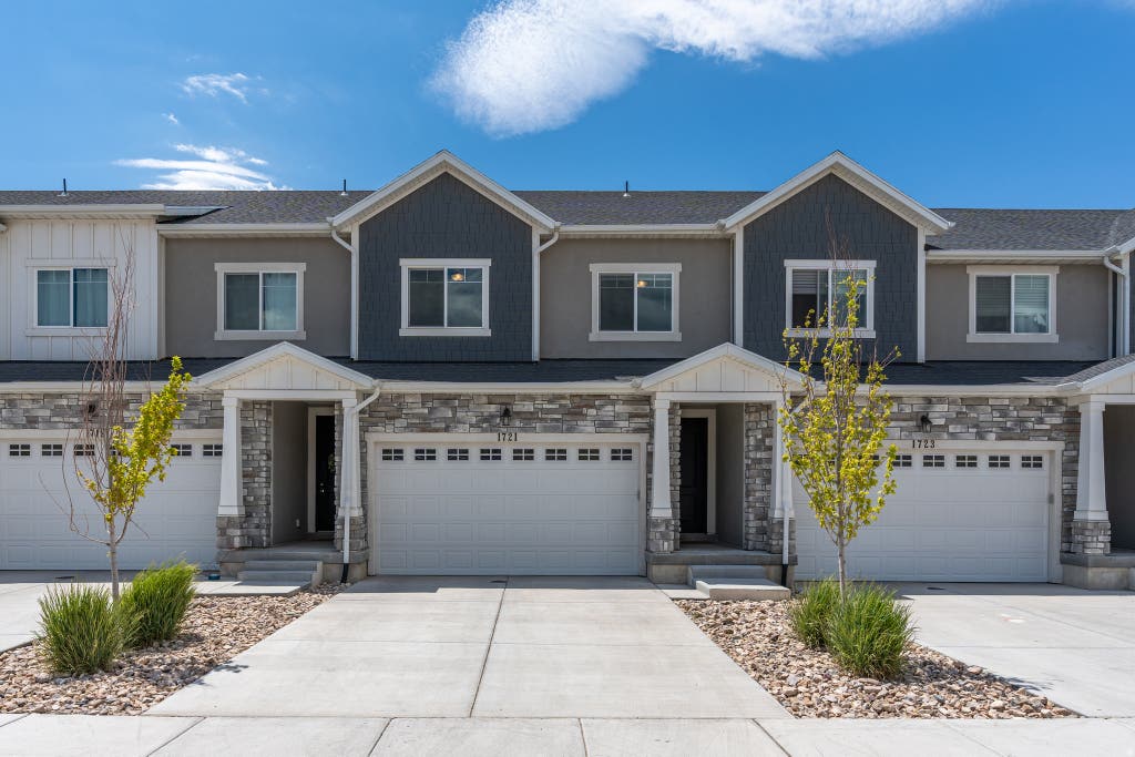 Photo of 1721 W NEWCASTLE LN S, Saratoga Springs, UT 84045 (MLS # 2174050)