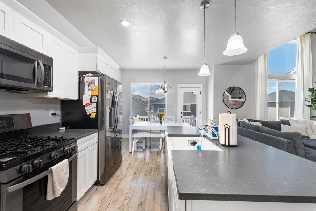 Photo of 1721 W NEWCASTLE LN S, Saratoga Springs, UT 84045 (MLS # 2174050)