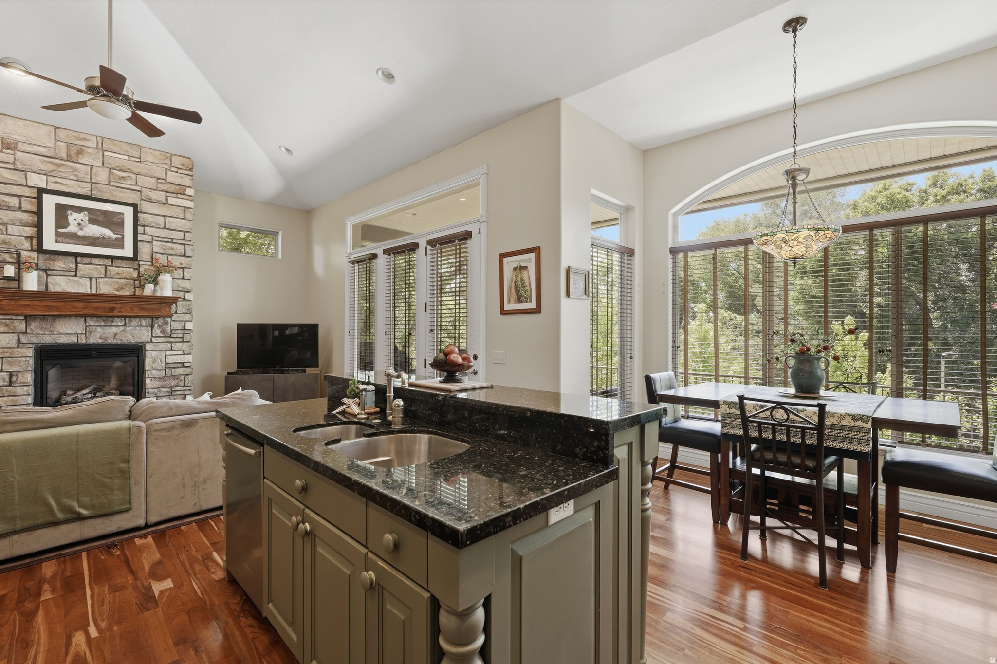 LINCOLN PLACE - Residential