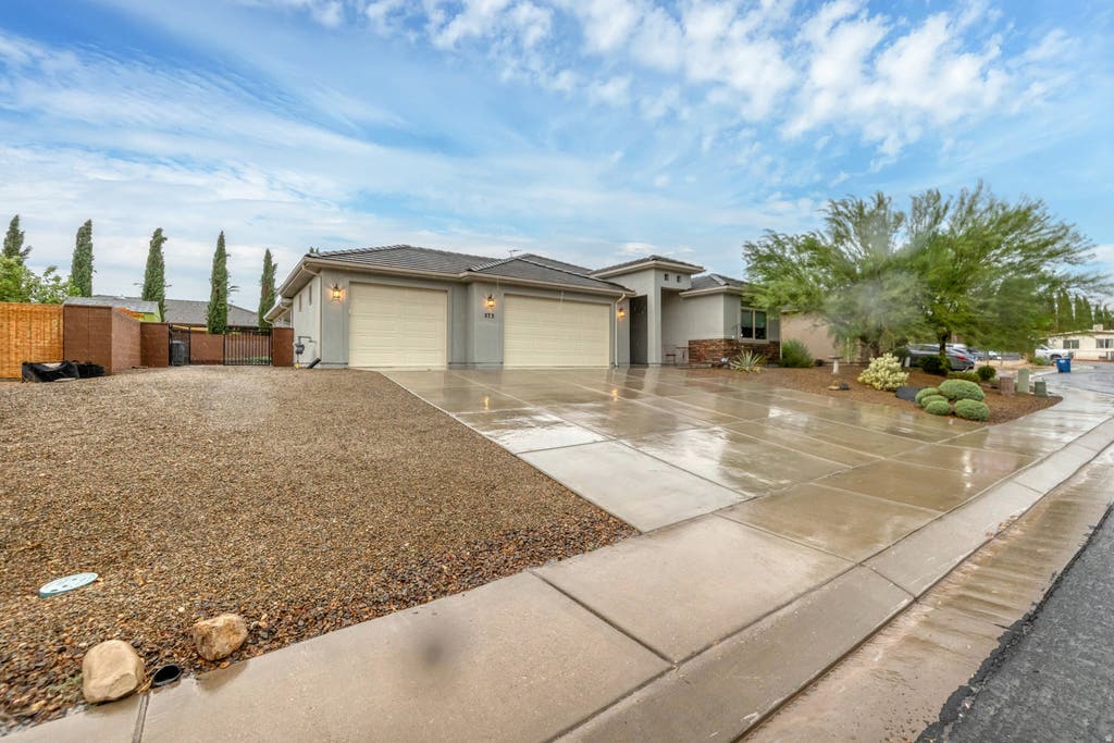 Photo of 273 N 220 W, La Verkin, UT 84745 (MLS # 2179075)