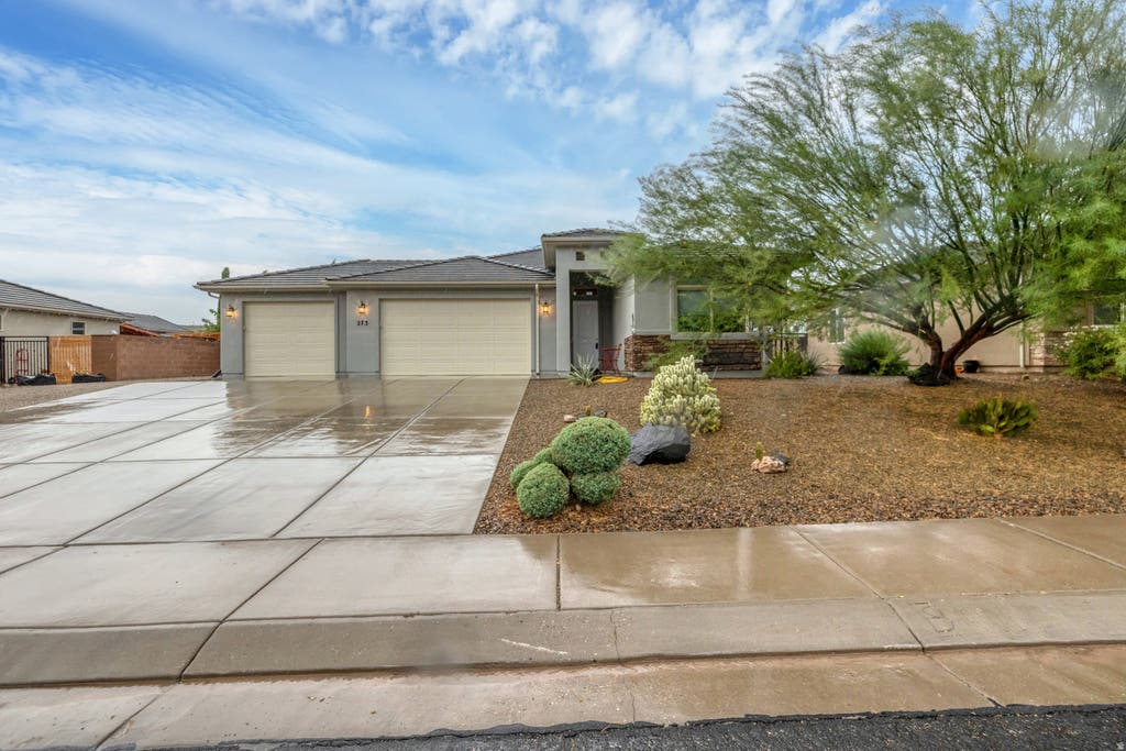 Photo of 273 N 220 W, La Verkin, UT 84745 (MLS # 2179075)