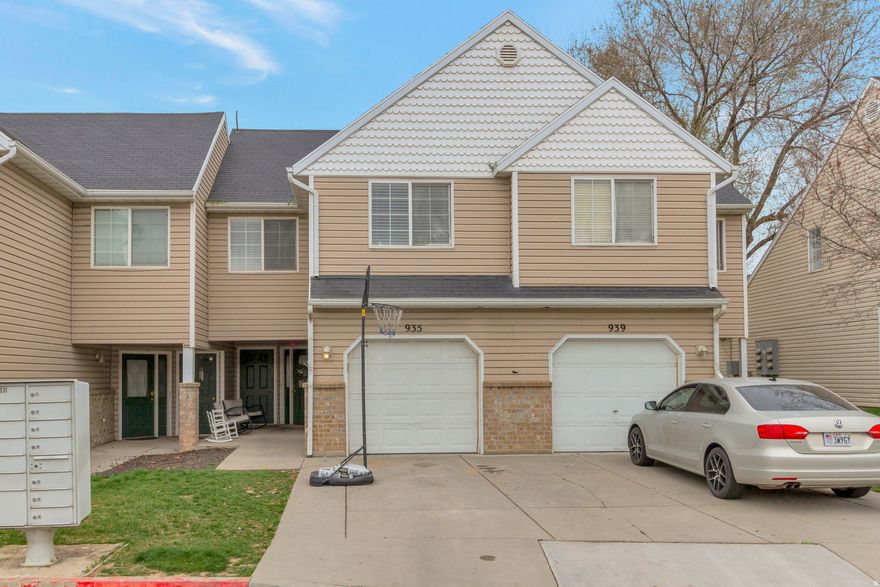 Charming and Well maintained Townhome! Perfect for your next home or as an investment property! Spacious Living Areas and a Private Patio for your enjoyment or entertaining! Located within minutes of the freeway, entertainment, shopping and so many restaurants! (All details deemed accurate including square footage. Buyer and Buyers Agent to Verify All)