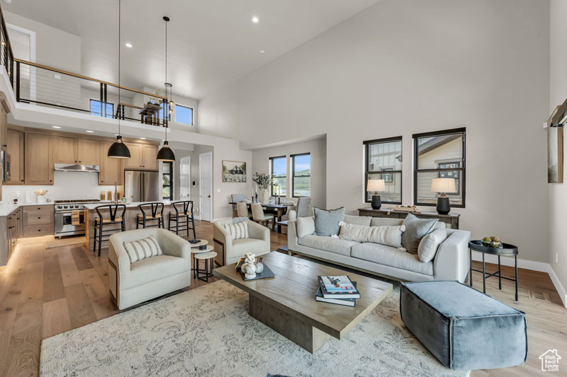 MAYFLOWER LAKESIDE - Residential