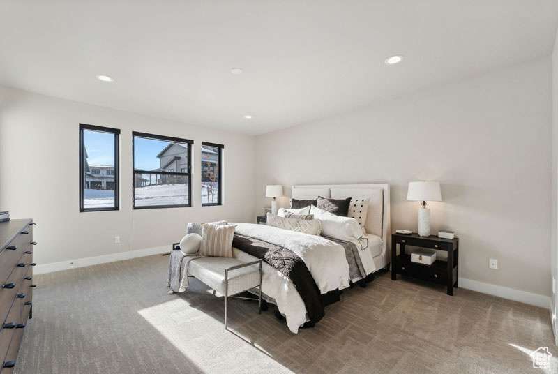 MAYFLOWER LAKESIDE - Residential