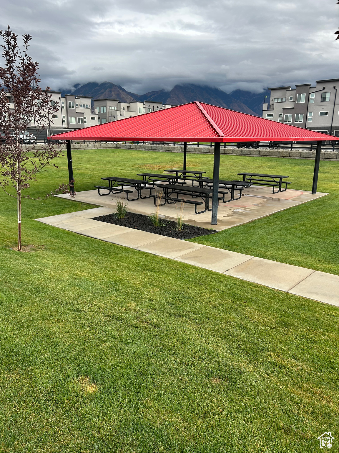 HAVEN OAKS - Residential