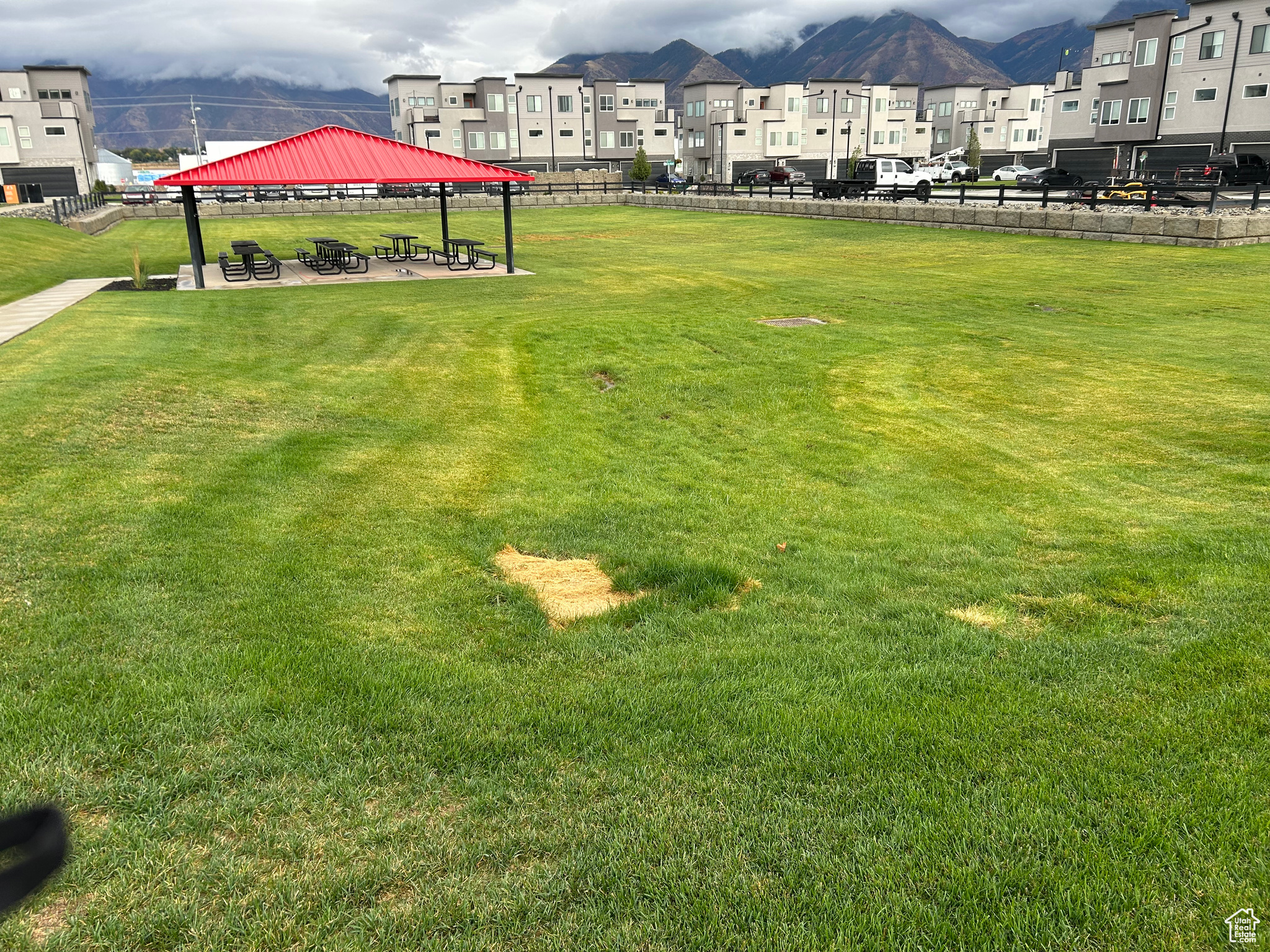 HAVEN OAKS - Residential