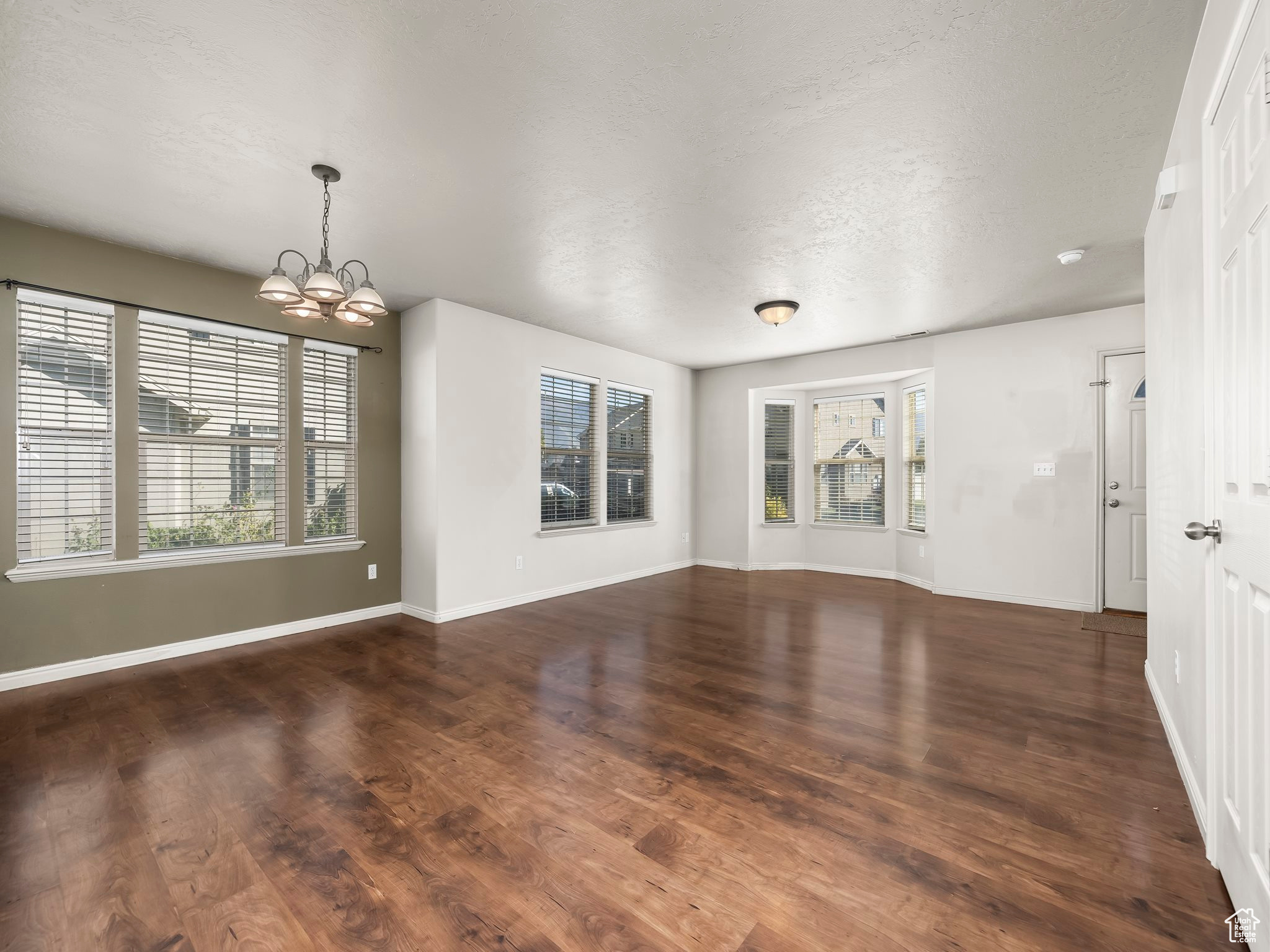 Springville, Utah 84663, United States, 3 Bedrooms Bedrooms, ,3 BathroomsBathrooms,Residential,Pending,82497