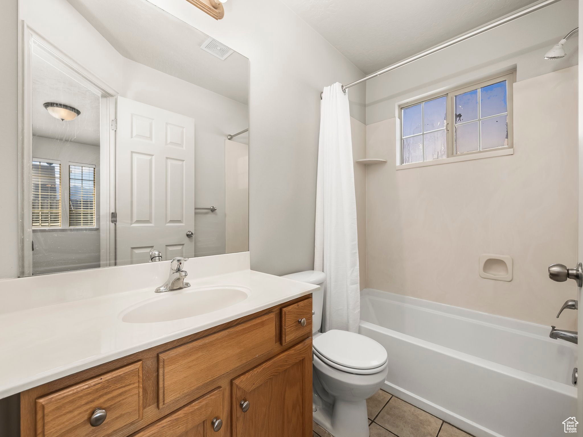 Springville, Utah 84663, United States, 3 Bedrooms Bedrooms, ,3 BathroomsBathrooms,Residential,Pending,82497