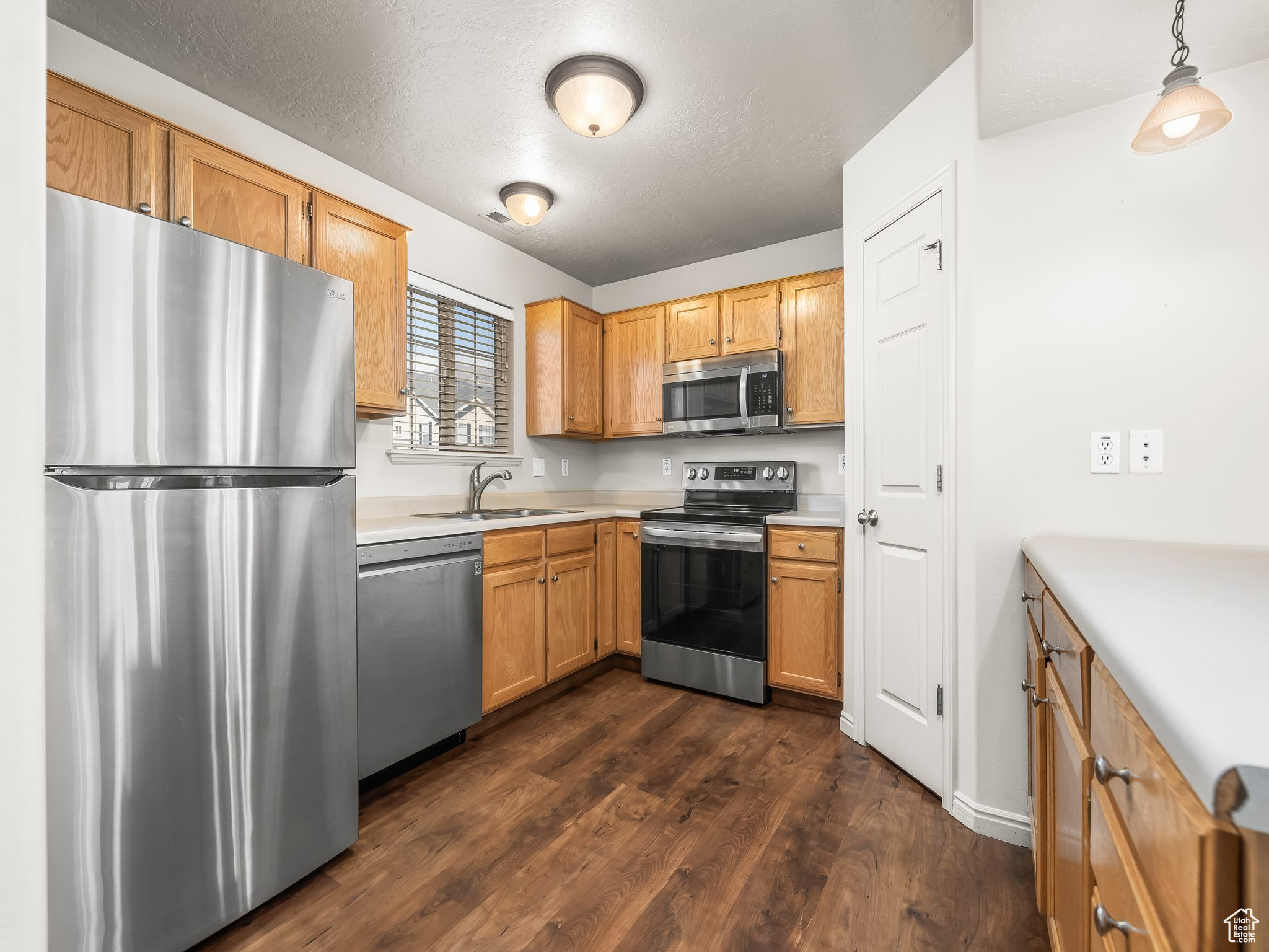 Springville, Utah 84663, United States, 3 Bedrooms Bedrooms, ,3 BathroomsBathrooms,Residential,Pending,82497