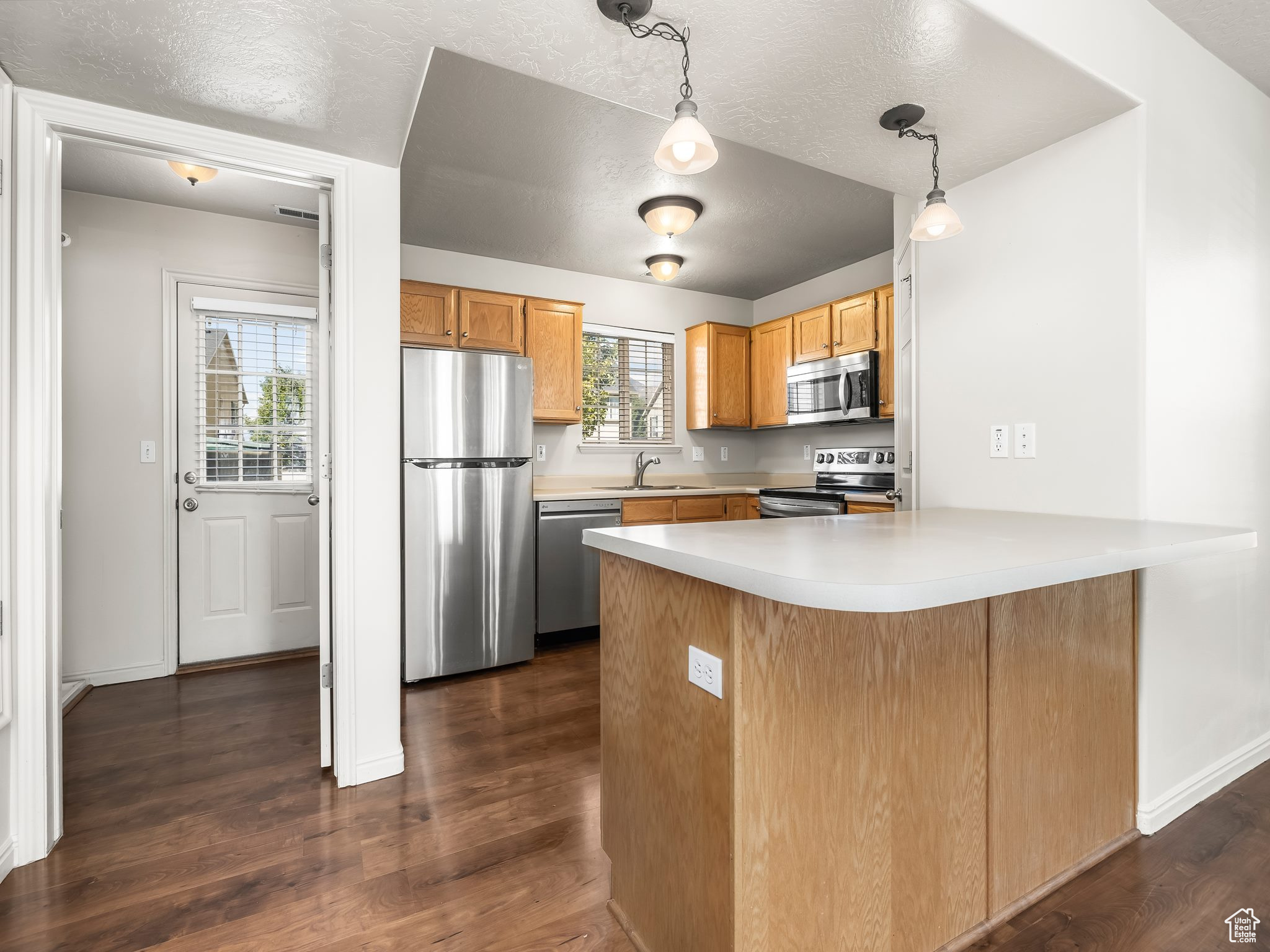 Springville, Utah 84663, United States, 3 Bedrooms Bedrooms, ,3 BathroomsBathrooms,Residential,Pending,82497