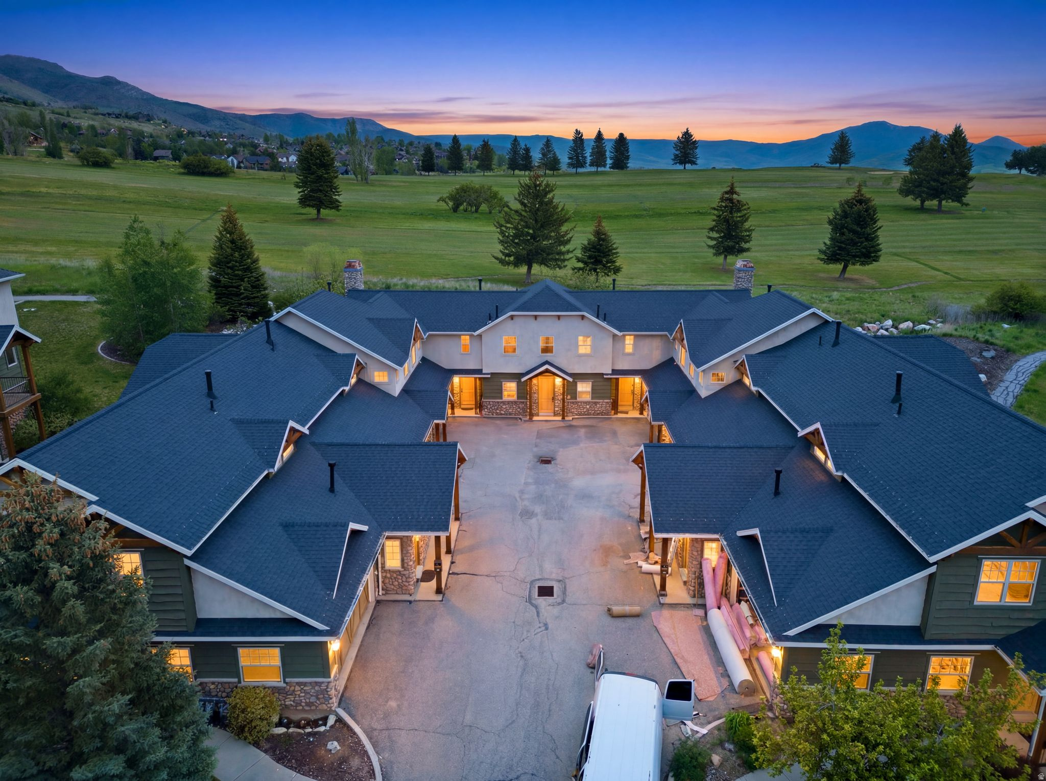 CASCADES AT MOOSE HOLLOW - Residential