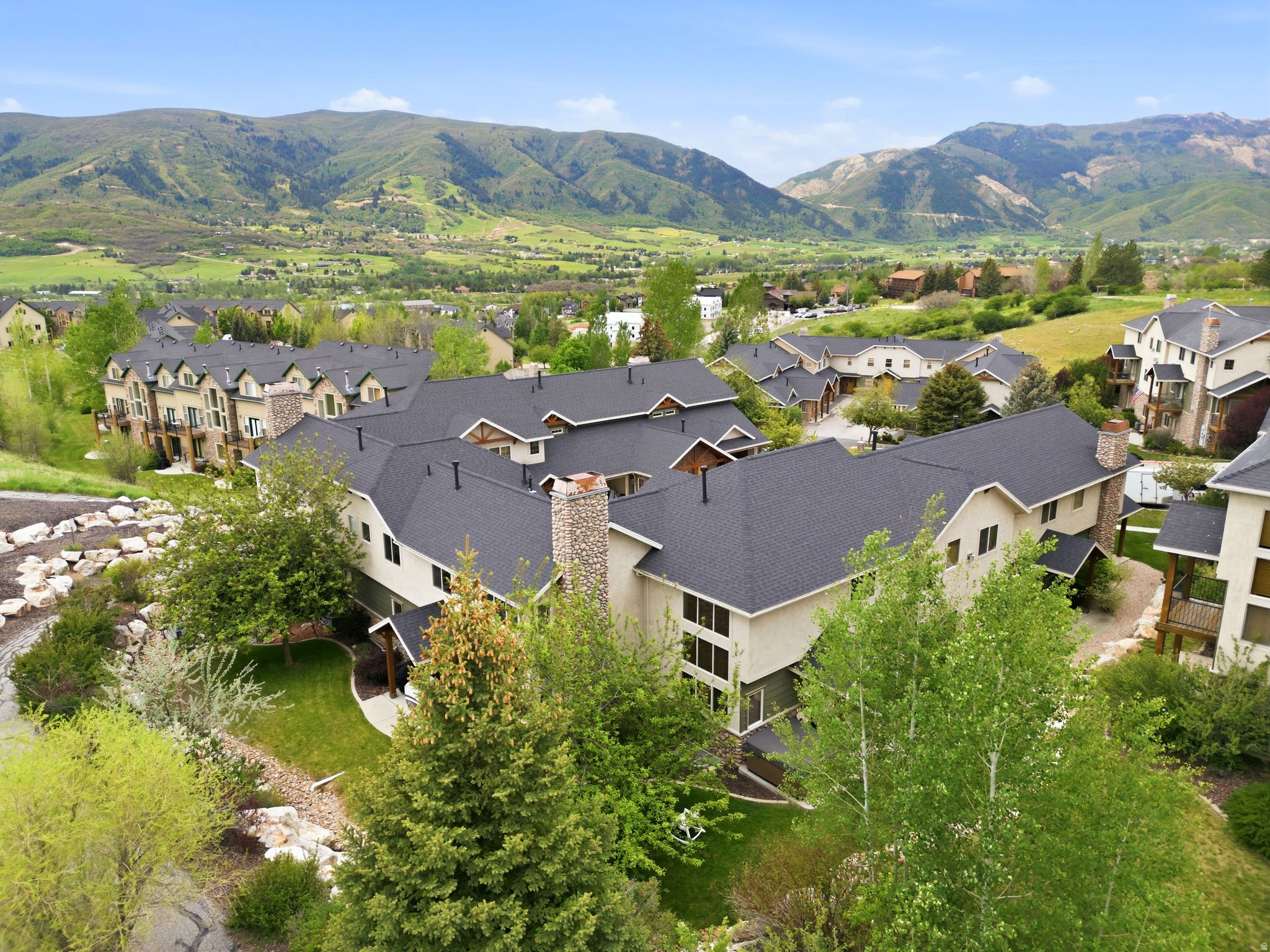 CASCADES AT MOOSE HOLLOW - Residential