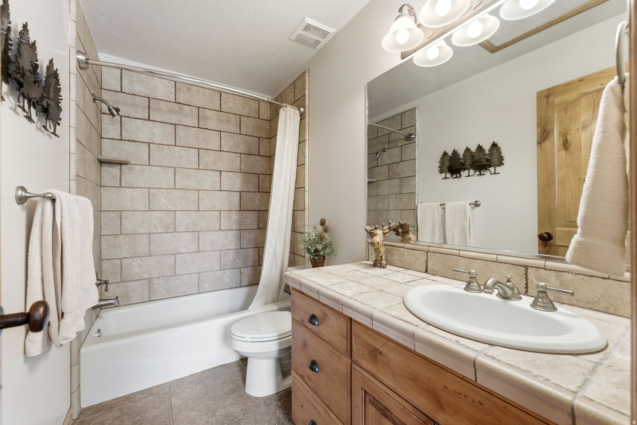 CASCADES AT MOOSE HOLLOW - Residential