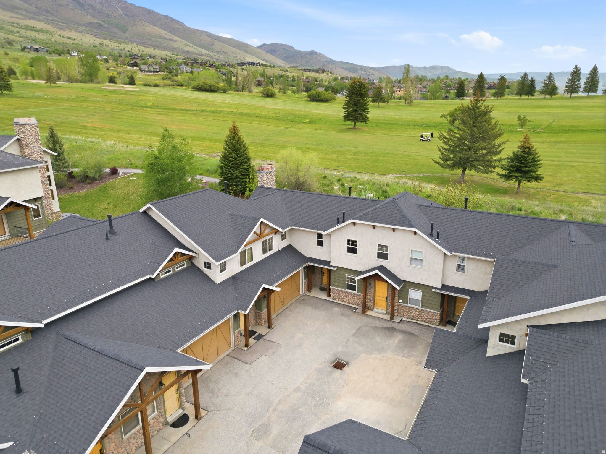 CASCADES AT MOOSE HOLLOW - Residential