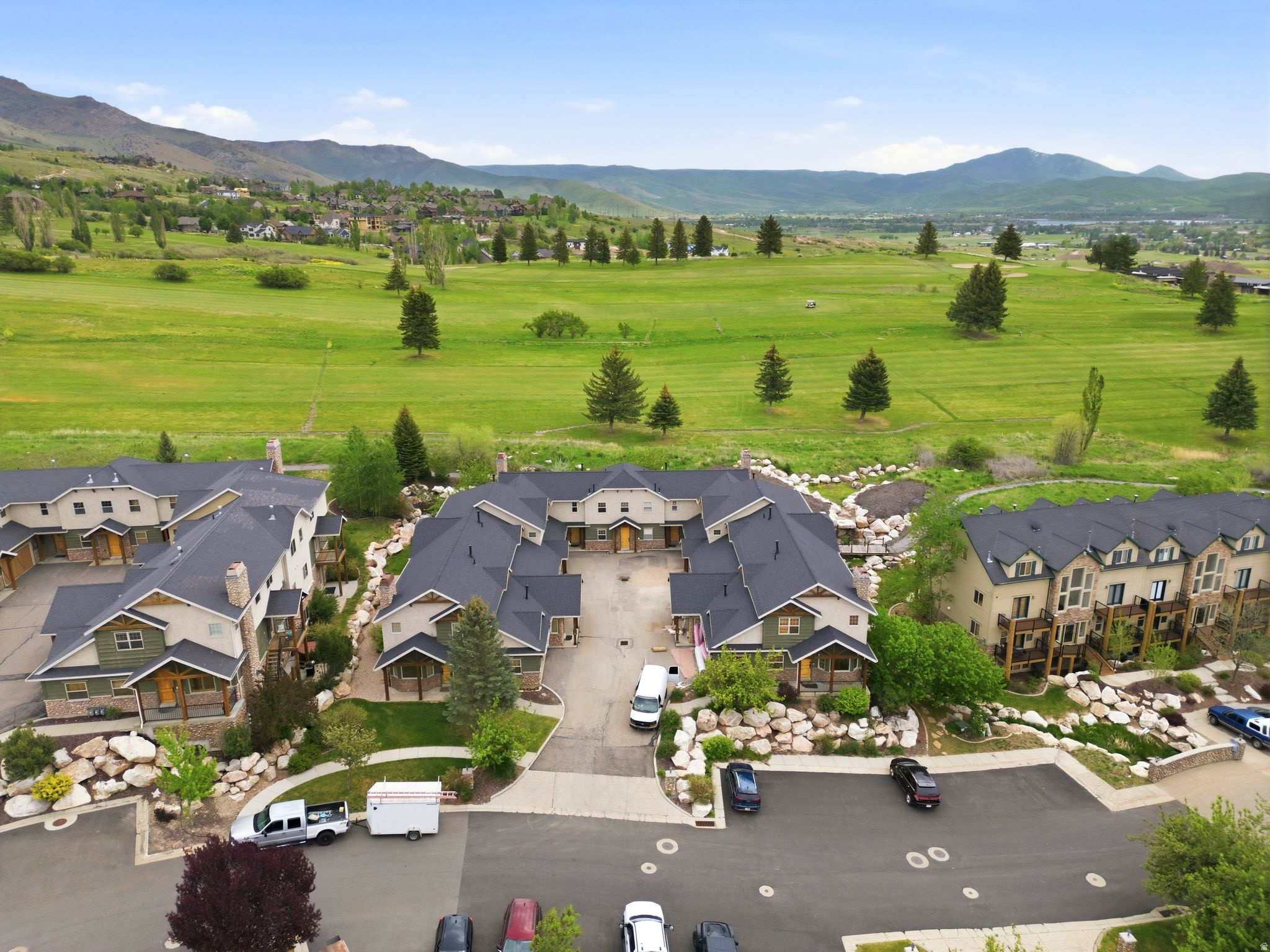 CASCADES AT MOOSE HOLLOW - Residential
