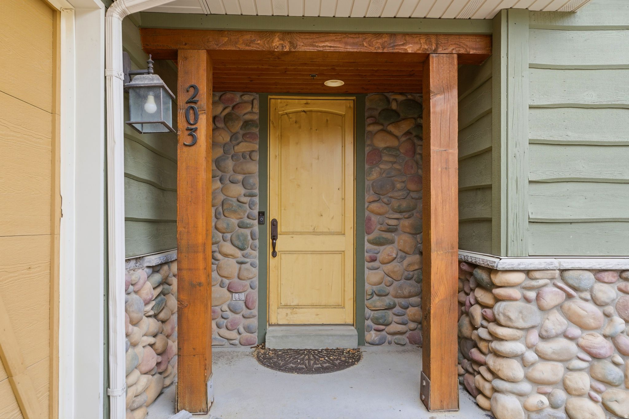CASCADES AT MOOSE HOLLOW - Residential