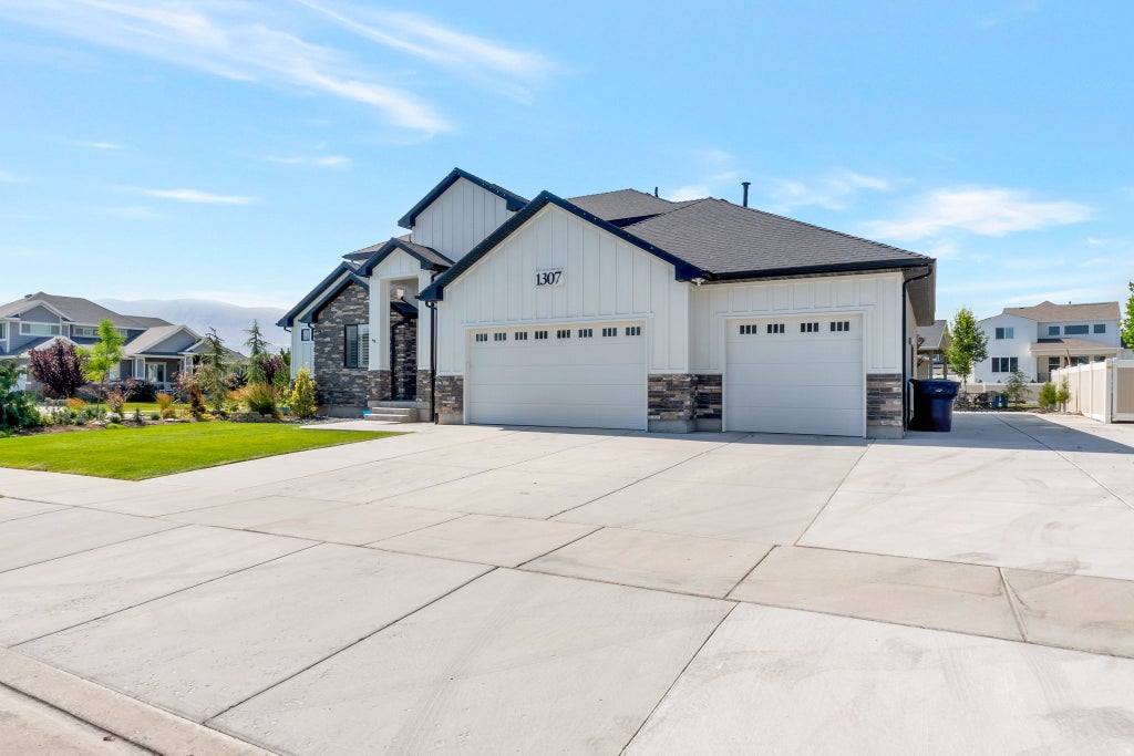 Photo of 1307 W BLUE QUILL DR, Bluffdale, UT 84065 (MLS # 2168706)