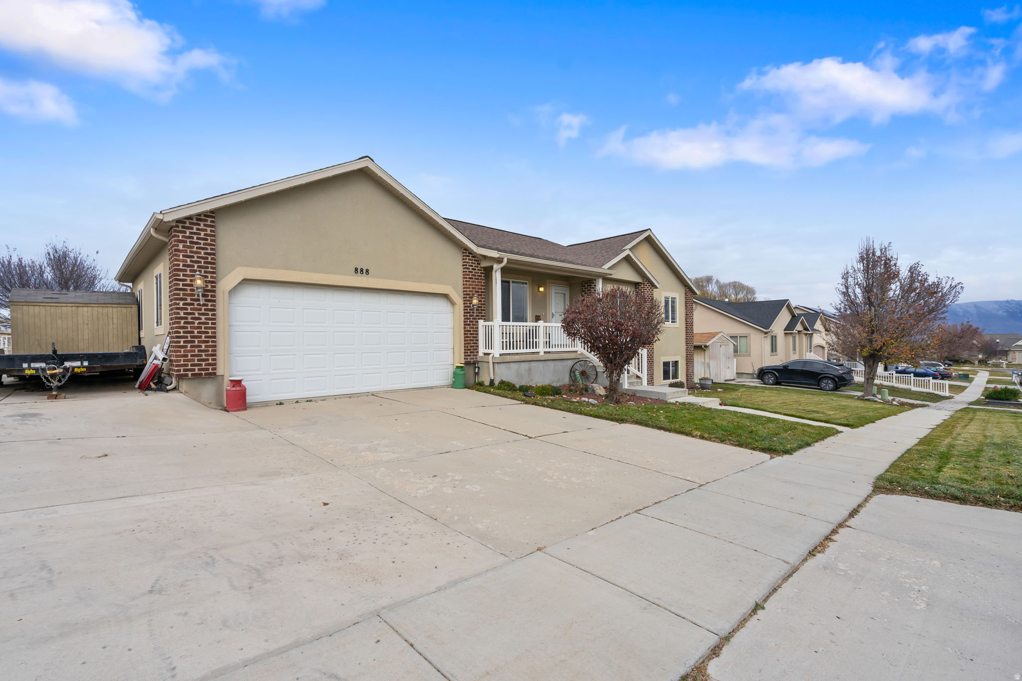 SUNRISE MEADOWS - Residential