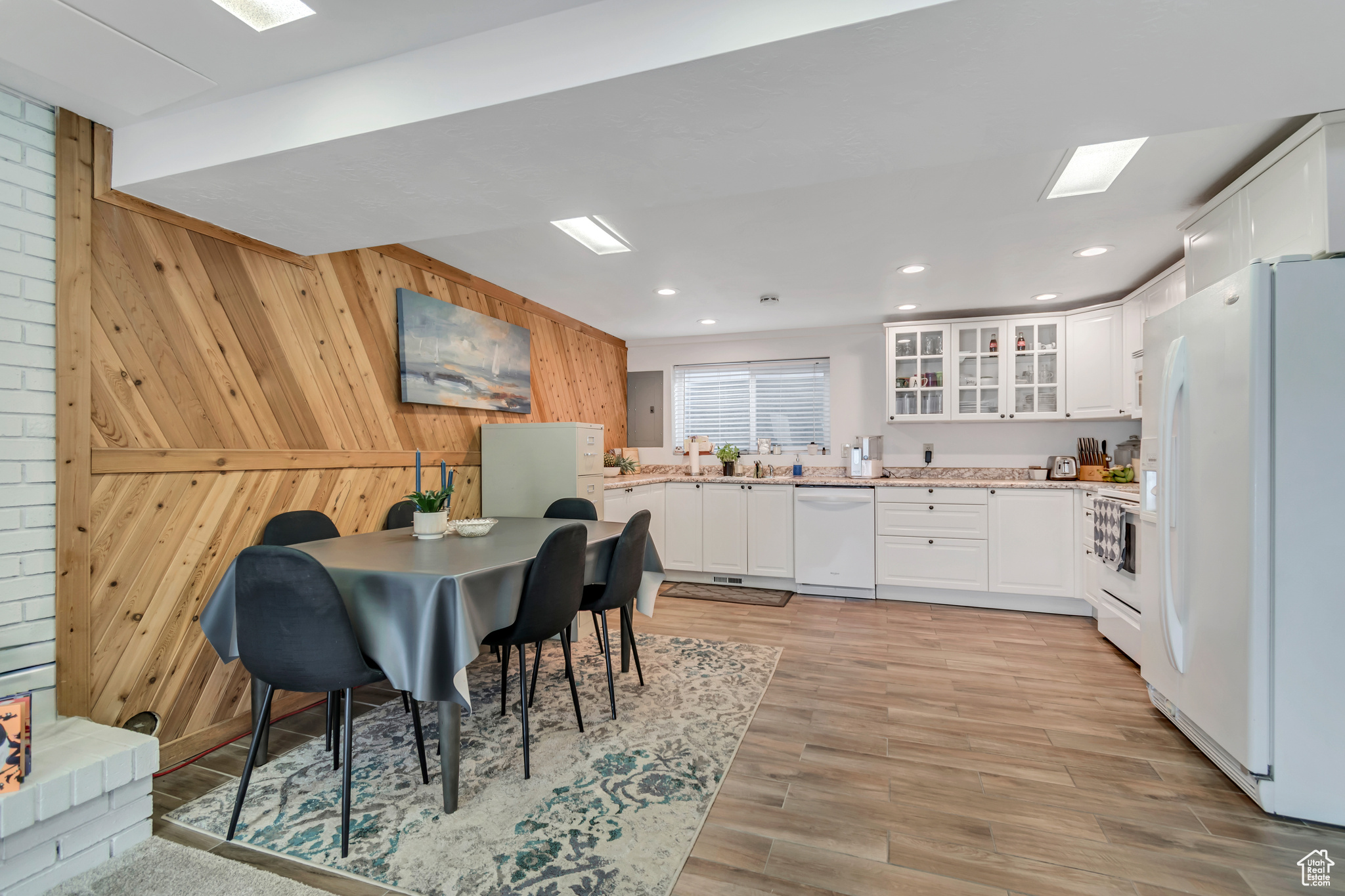 HEUGLY ACRES - Residential