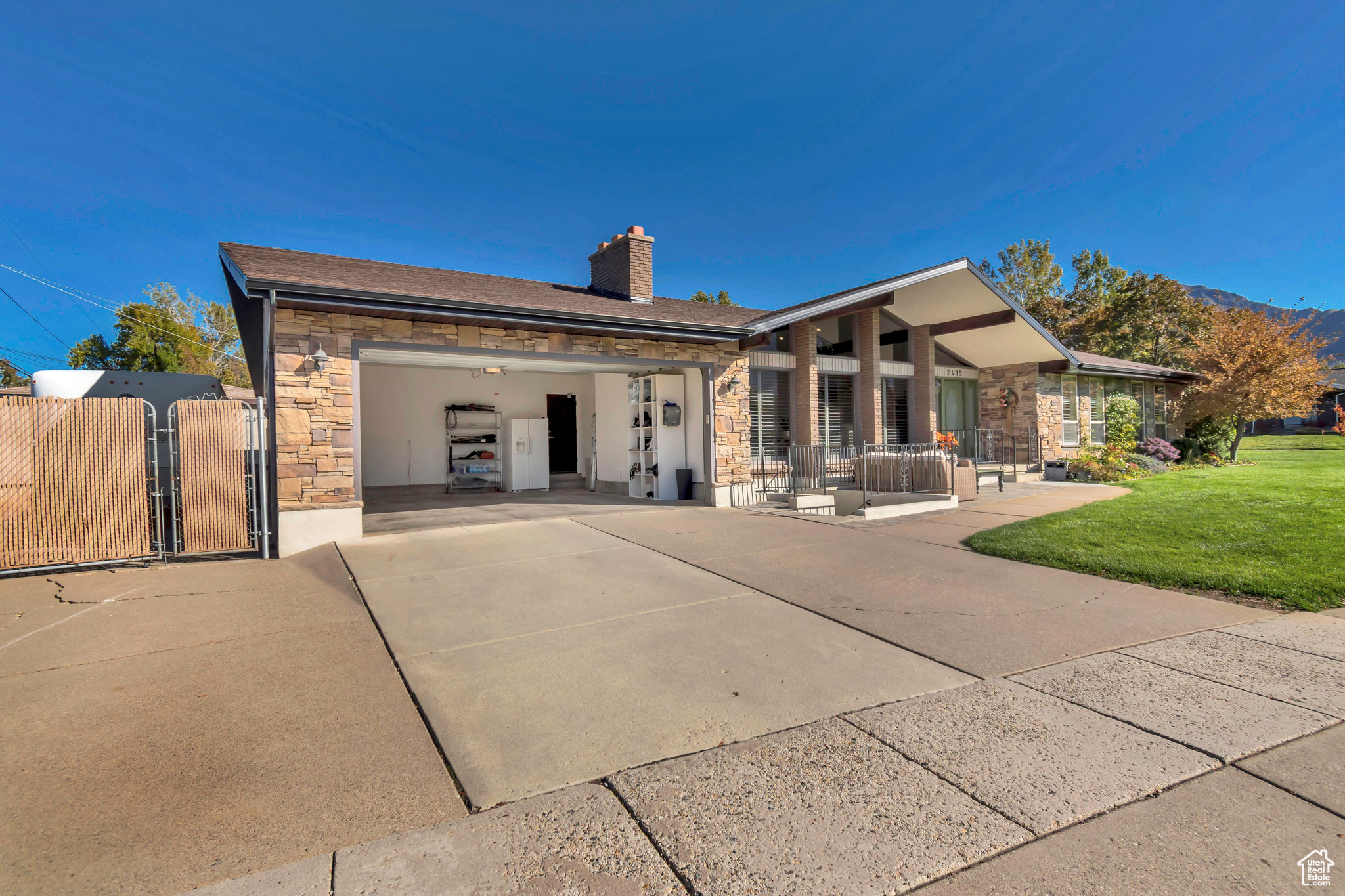 HEUGLY ACRES - Residential