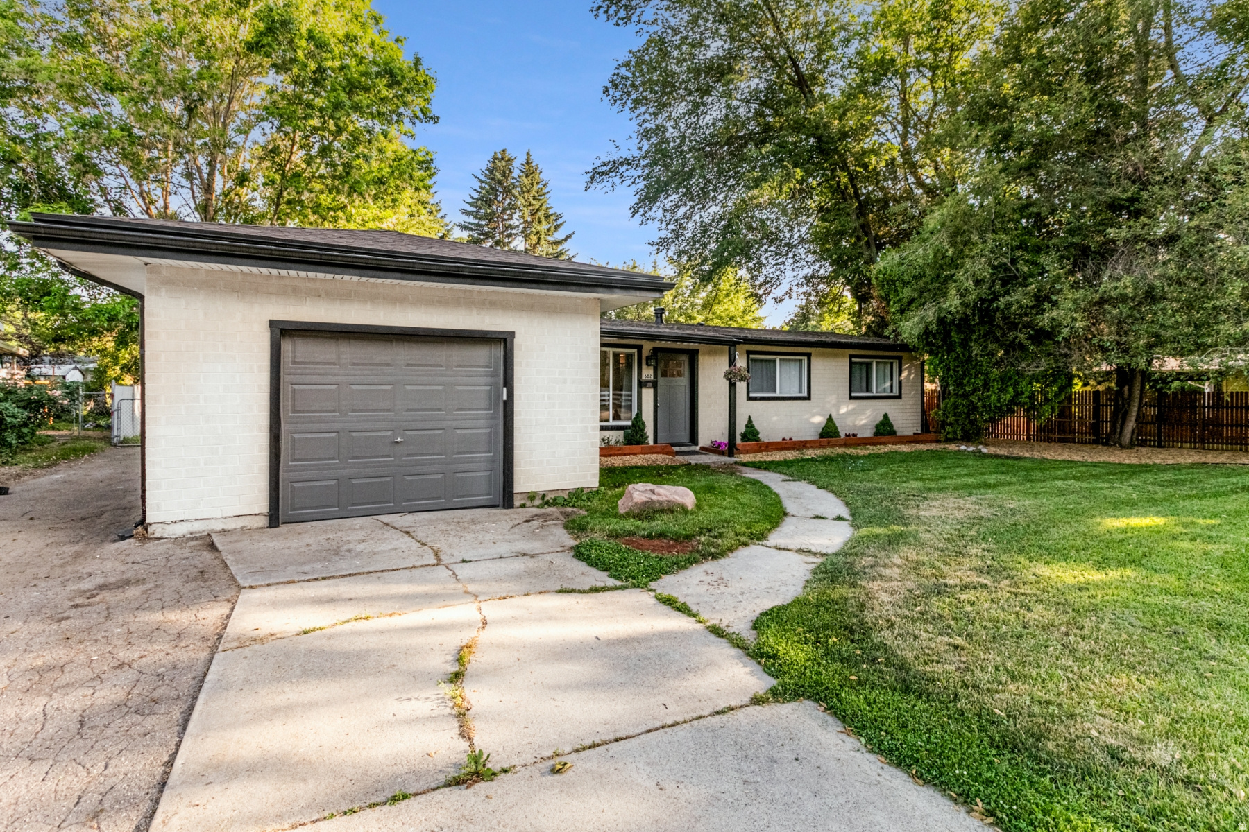 EL RANCHO - Residential