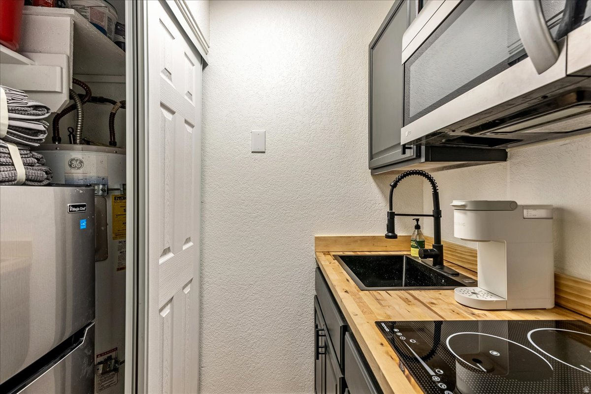 CARRIAGE HOUSE CONDOMINIUMS - Residential