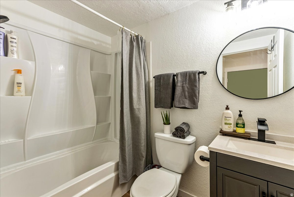 CARRIAGE HOUSE CONDOMINIUMS - Residential