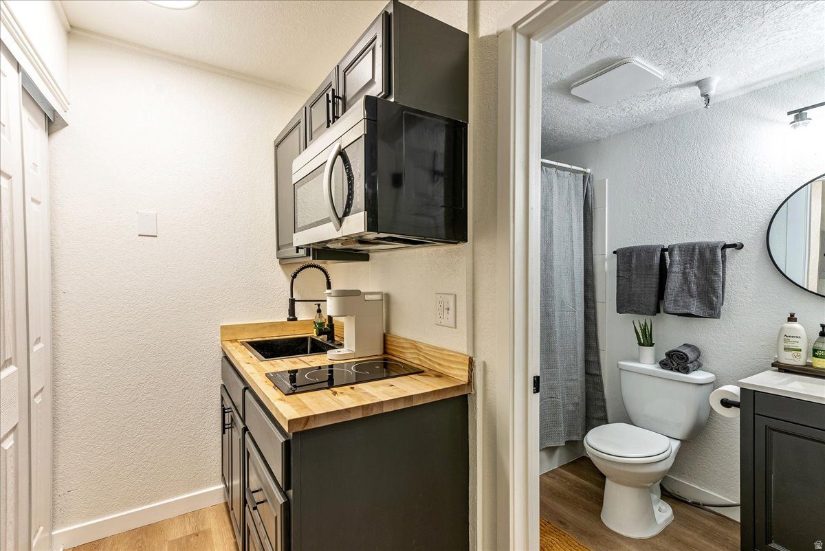 CARRIAGE HOUSE CONDOMINIUMS - Residential