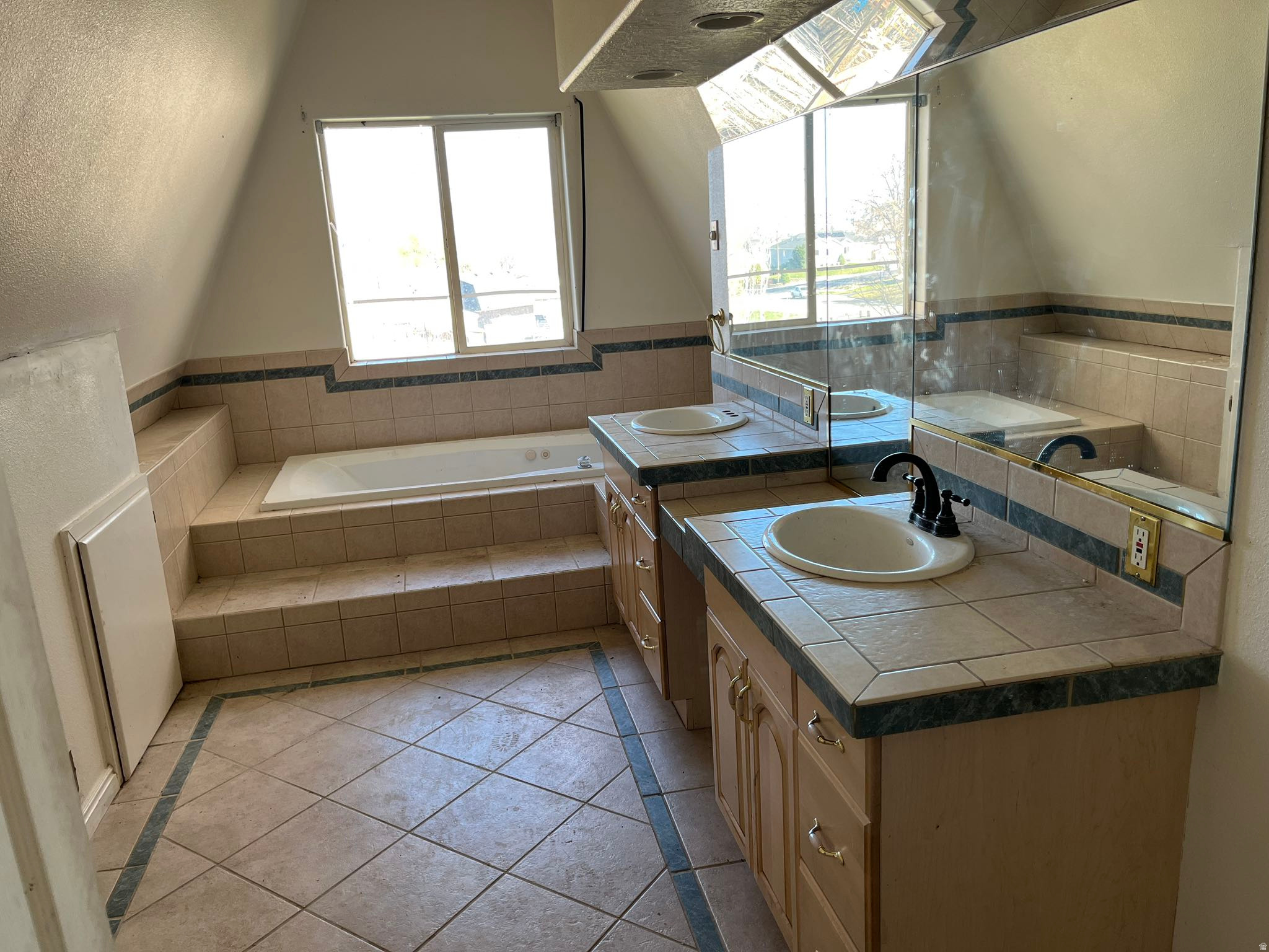 NEW HAVEN - Residential