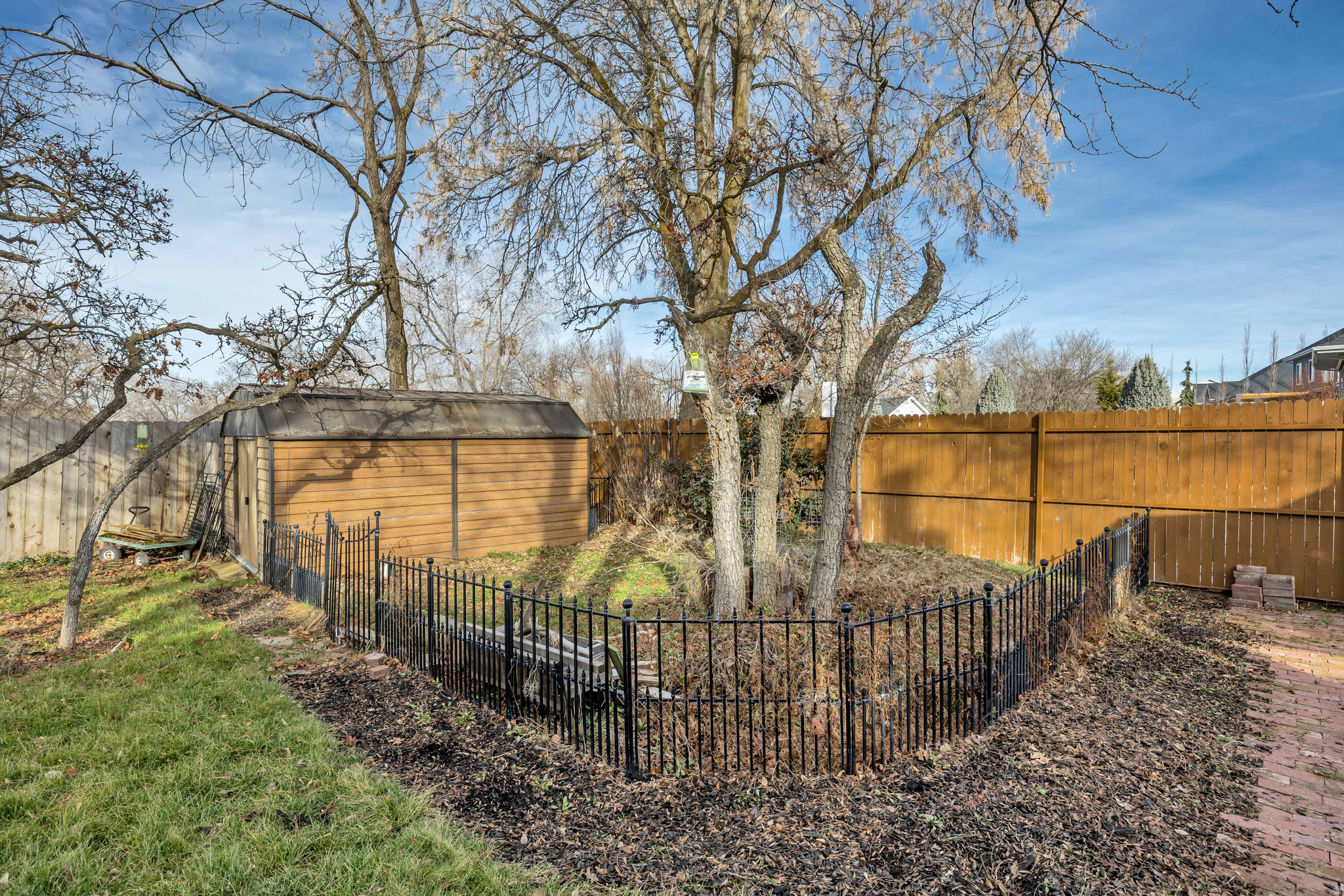 OAKRIDGE VILLAGE - Residential