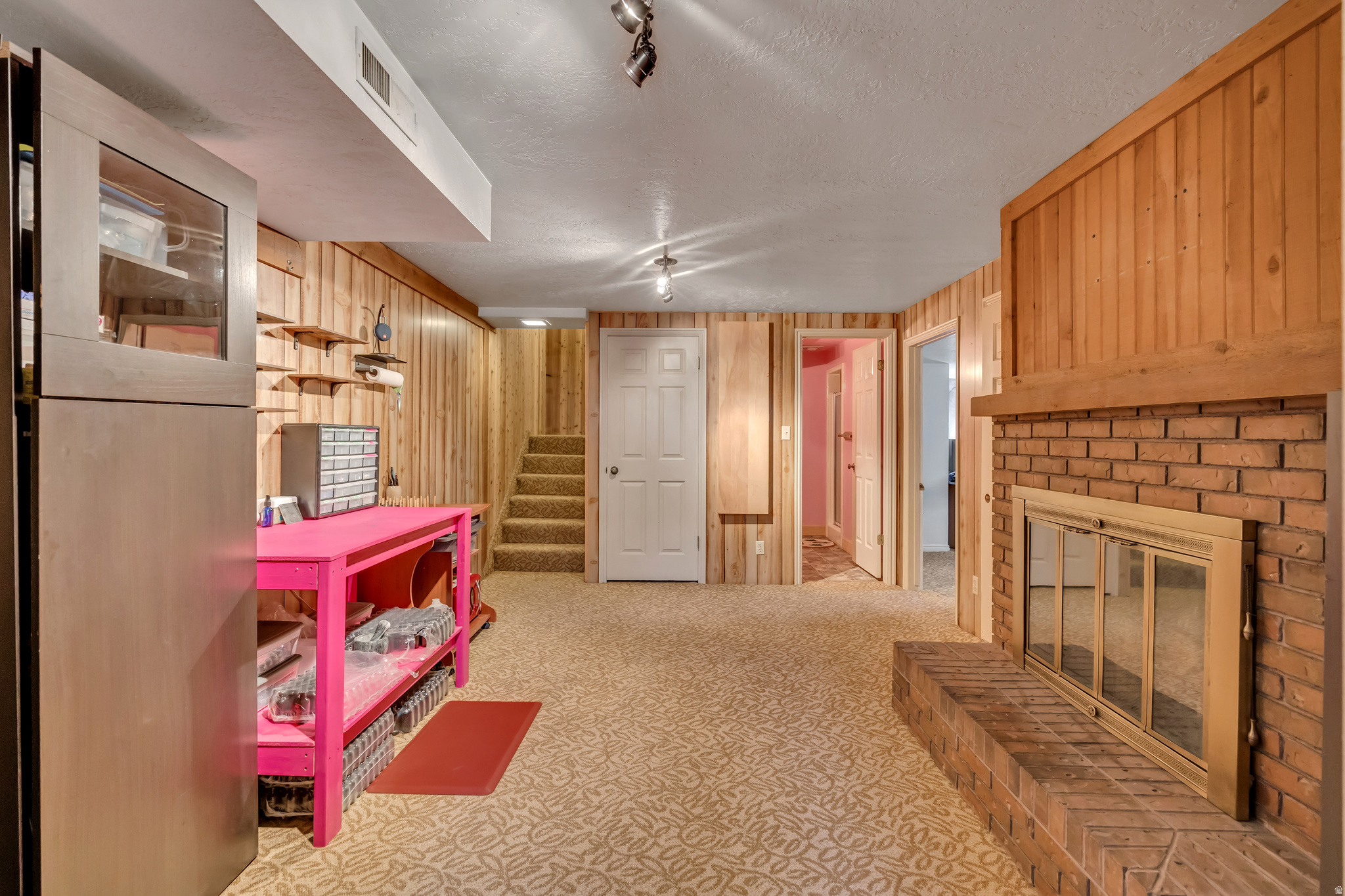 OAKRIDGE VILLAGE - Residential