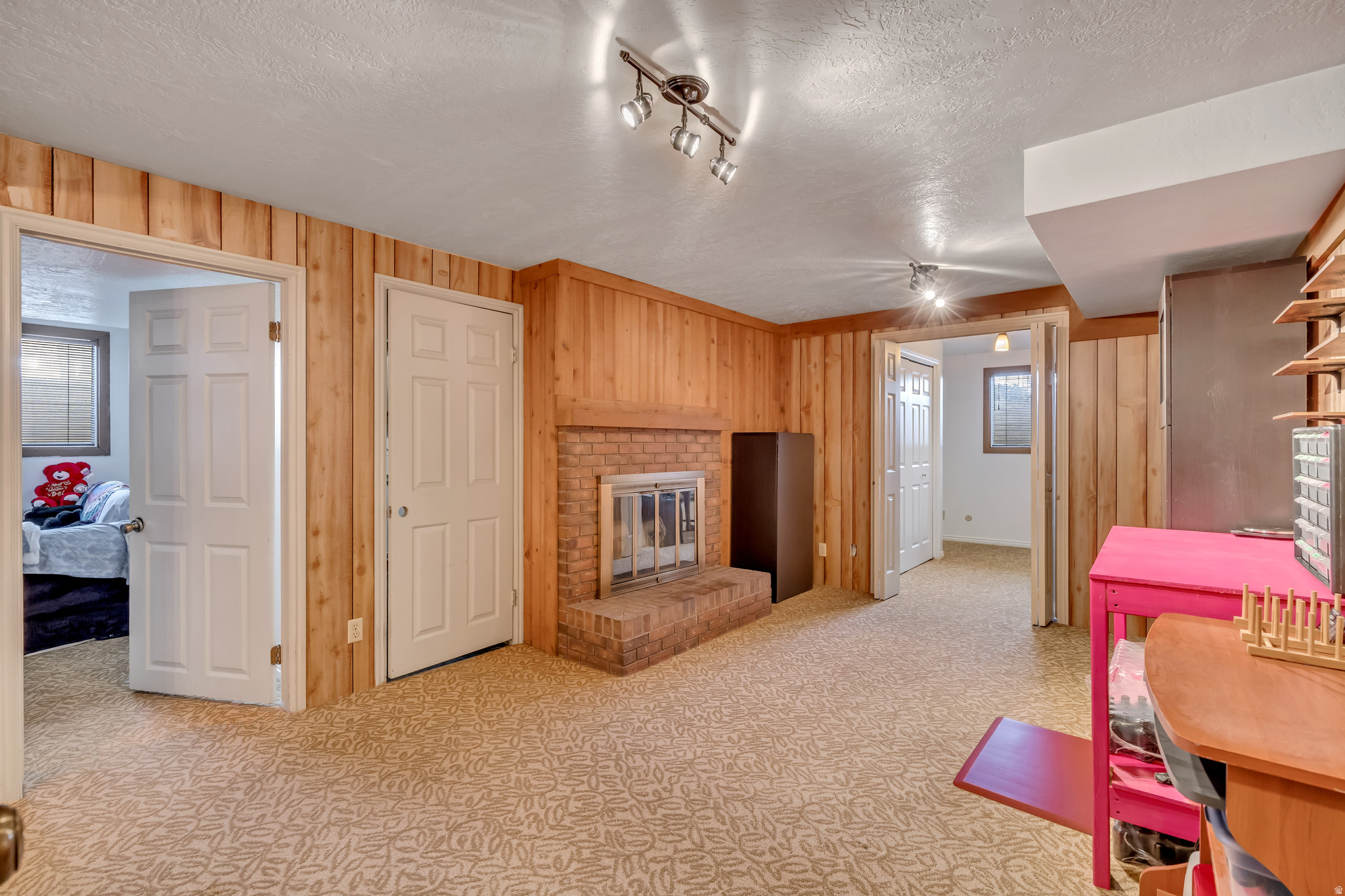 OAKRIDGE VILLAGE - Residential