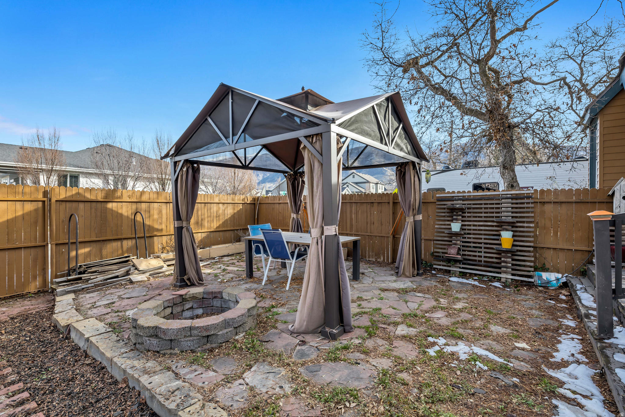 OAKRIDGE VILLAGE - Residential