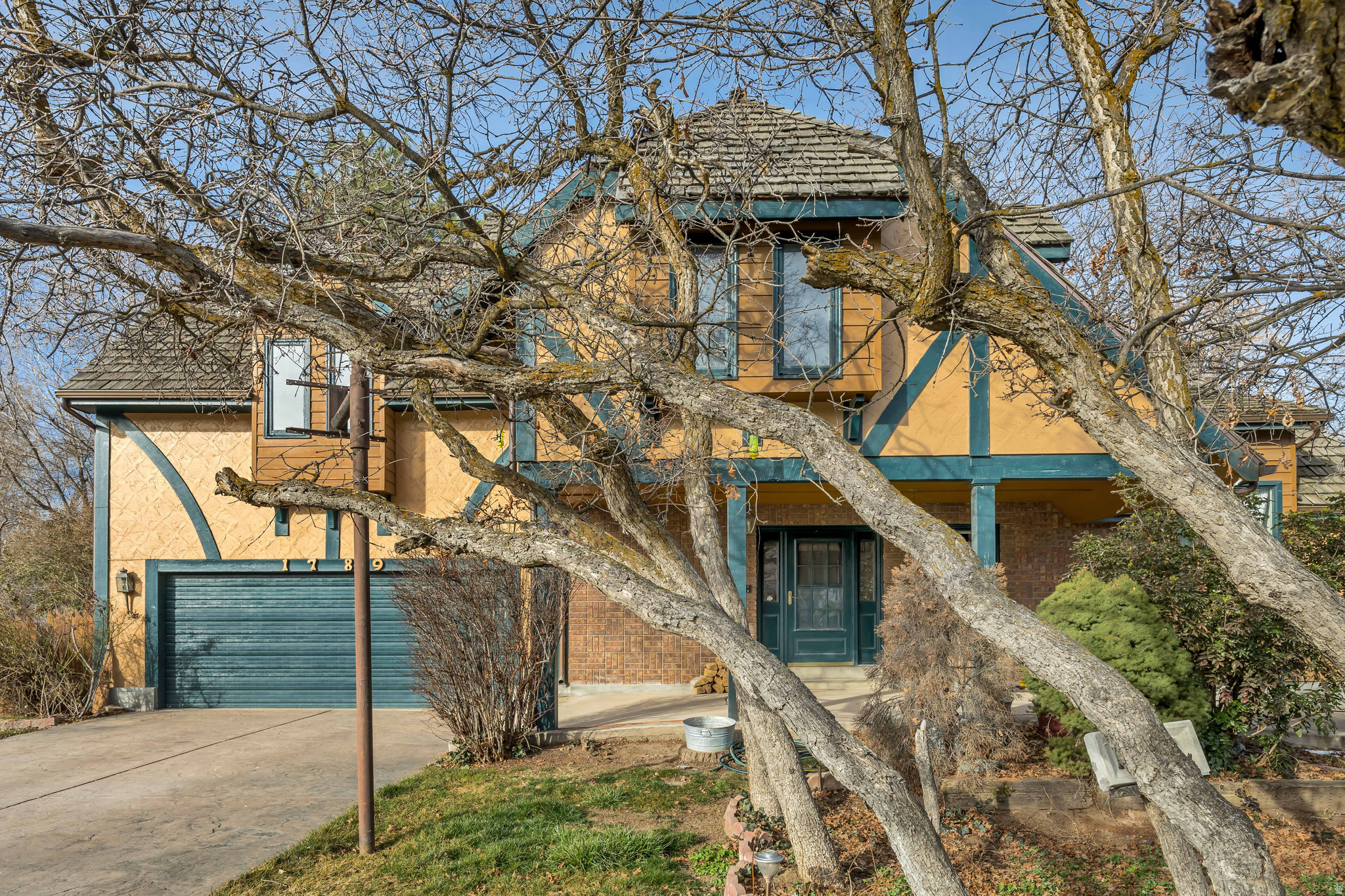 OAKRIDGE VILLAGE - Residential