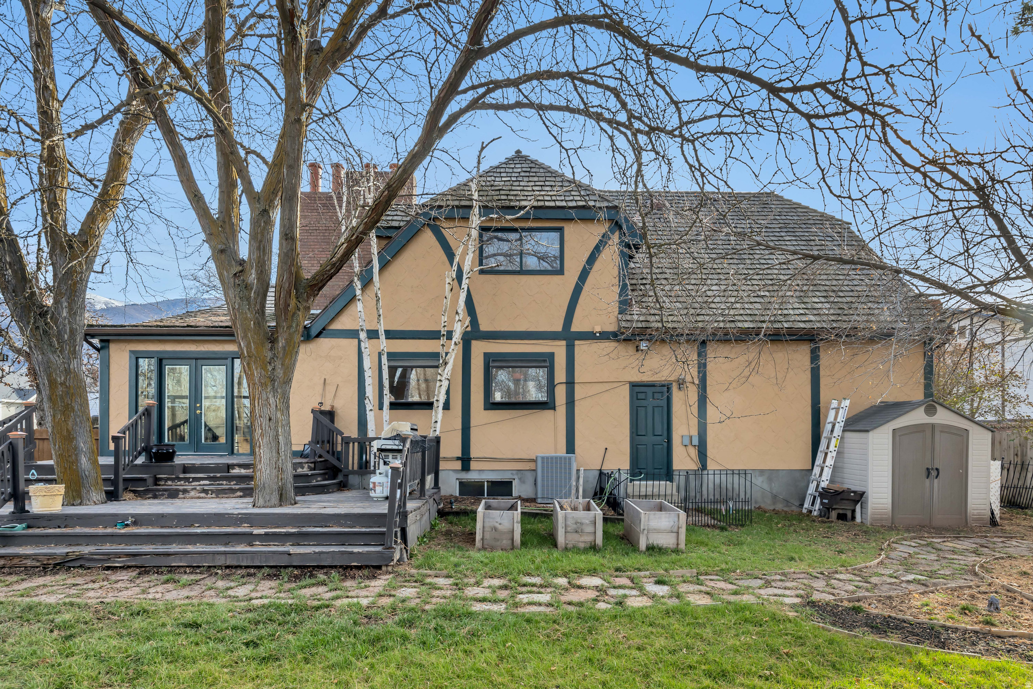 OAKRIDGE VILLAGE - Residential