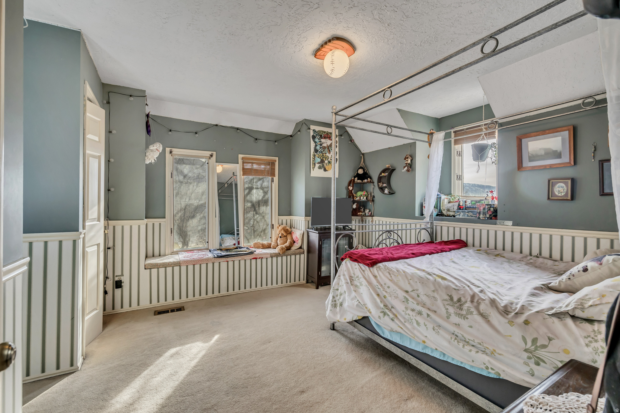 OAKRIDGE VILLAGE - Residential