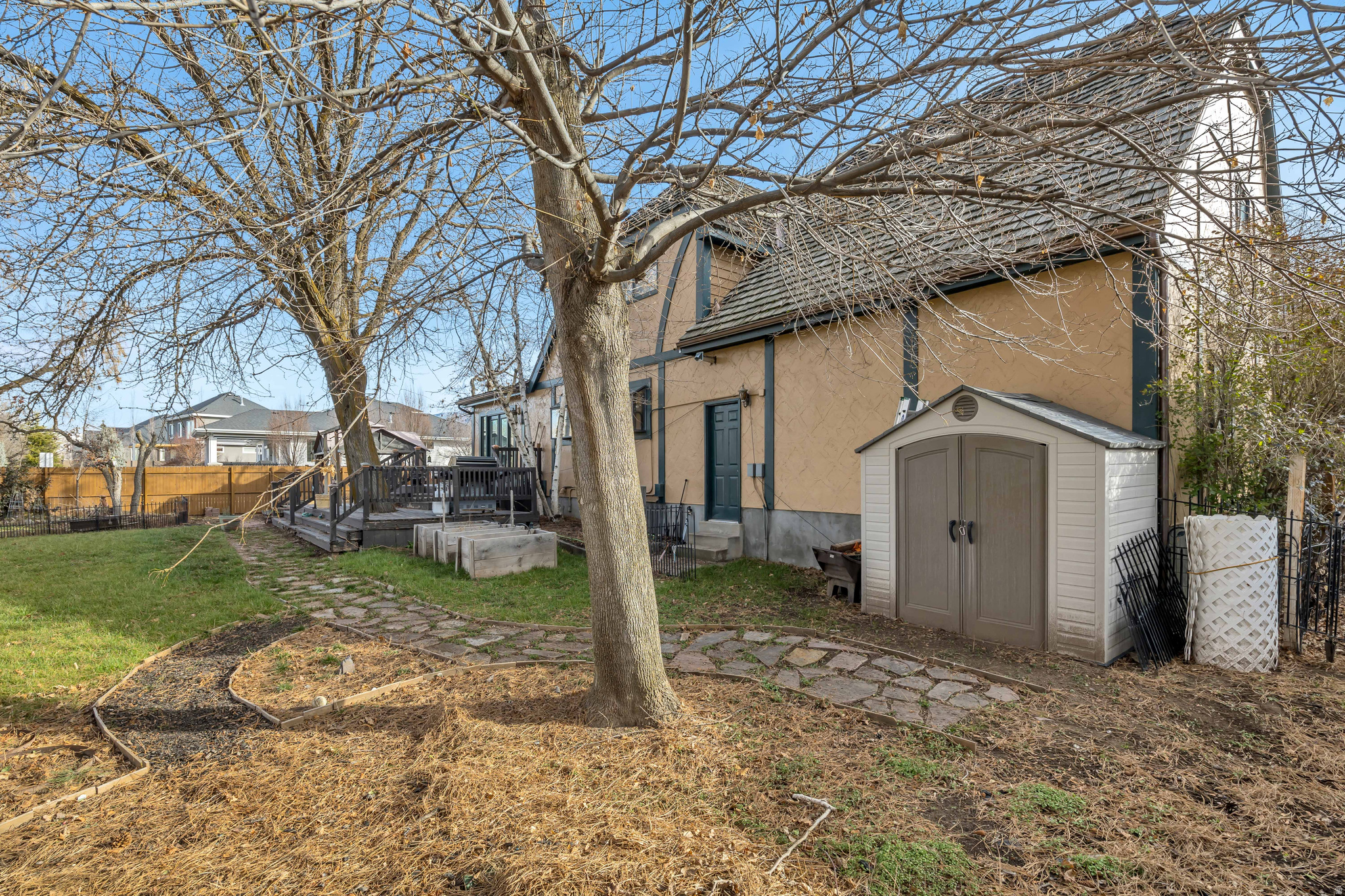 OAKRIDGE VILLAGE - Residential