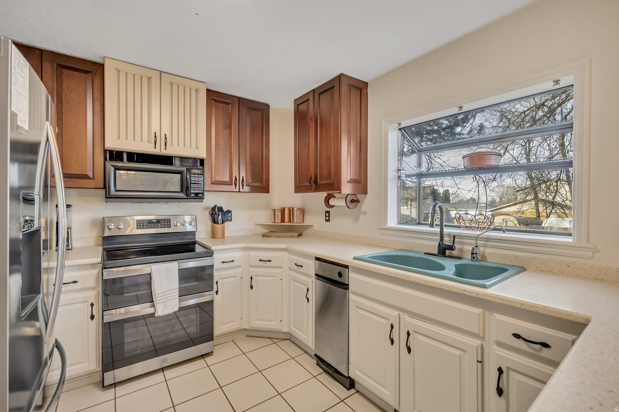 OAKRIDGE VILLAGE - Residential