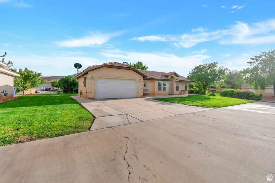 Incredible one level living in Hurricane! Located at the top of Cimaron Terrace, within a 100 feet of a park. Views of Pine Mountain provide an enjoyable afternoon. Vaulted Ceilings with a large Master Bedroom and Closet open up to a nice sitting area. Extra bedroom recently finished on the back of the home.
