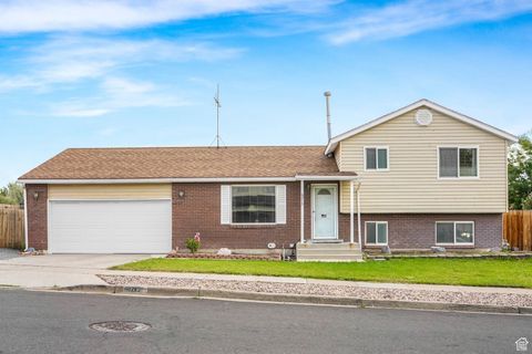 Photo of 6215 S WESTBROOK DR W, Taylorsville, UT 84129 (MLS # 2110647)