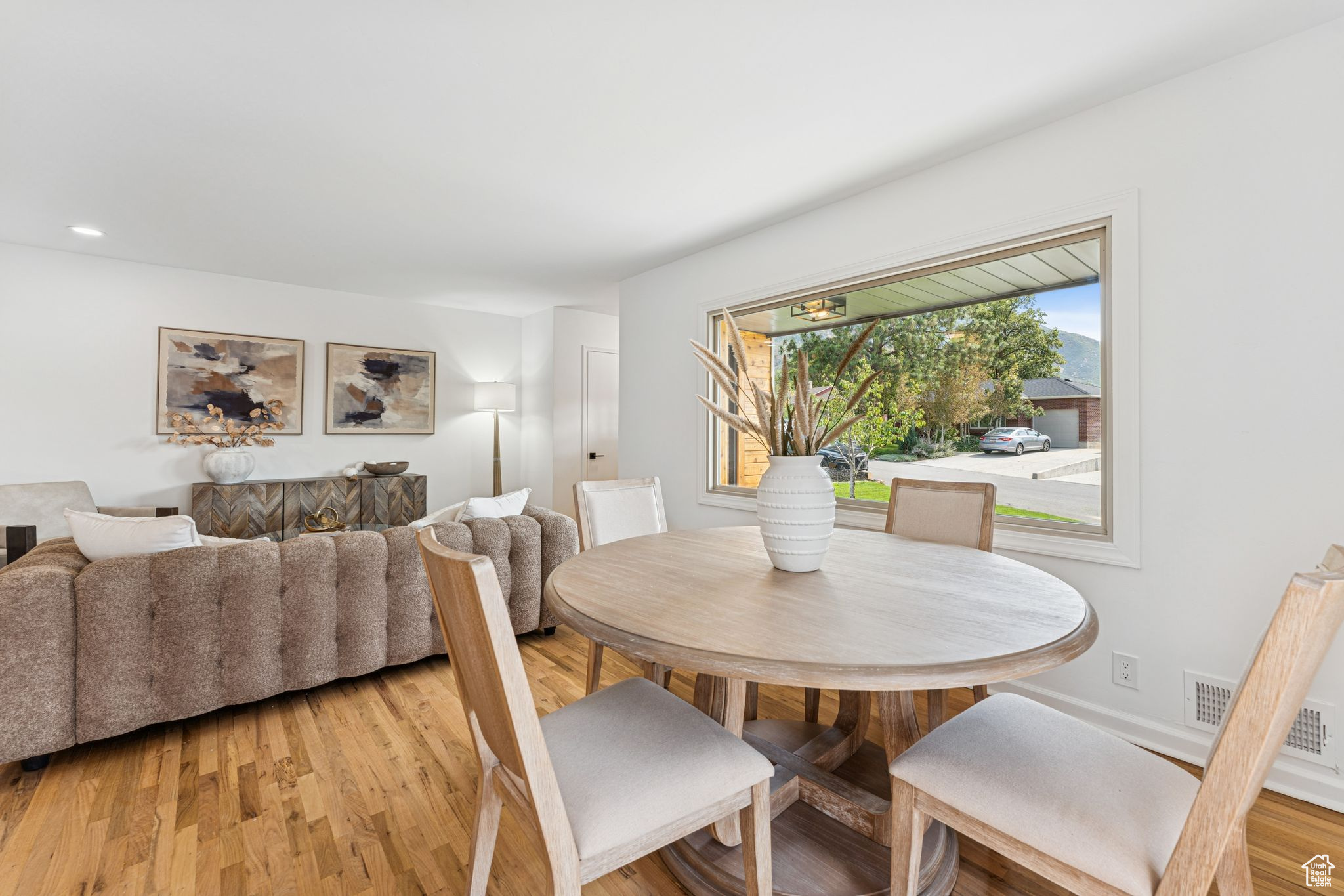 EAST MORNING - Residential