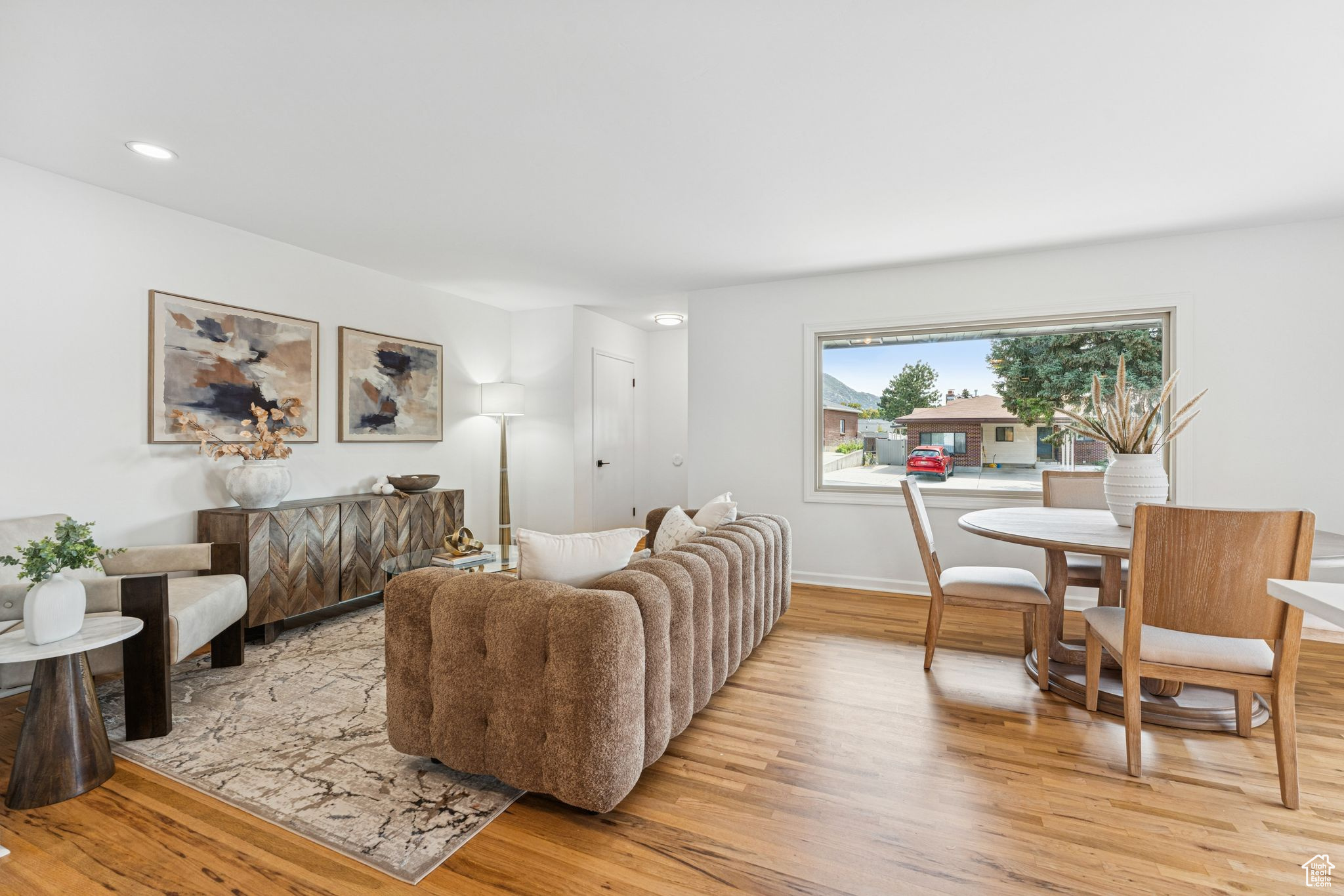 EAST MORNING - Residential