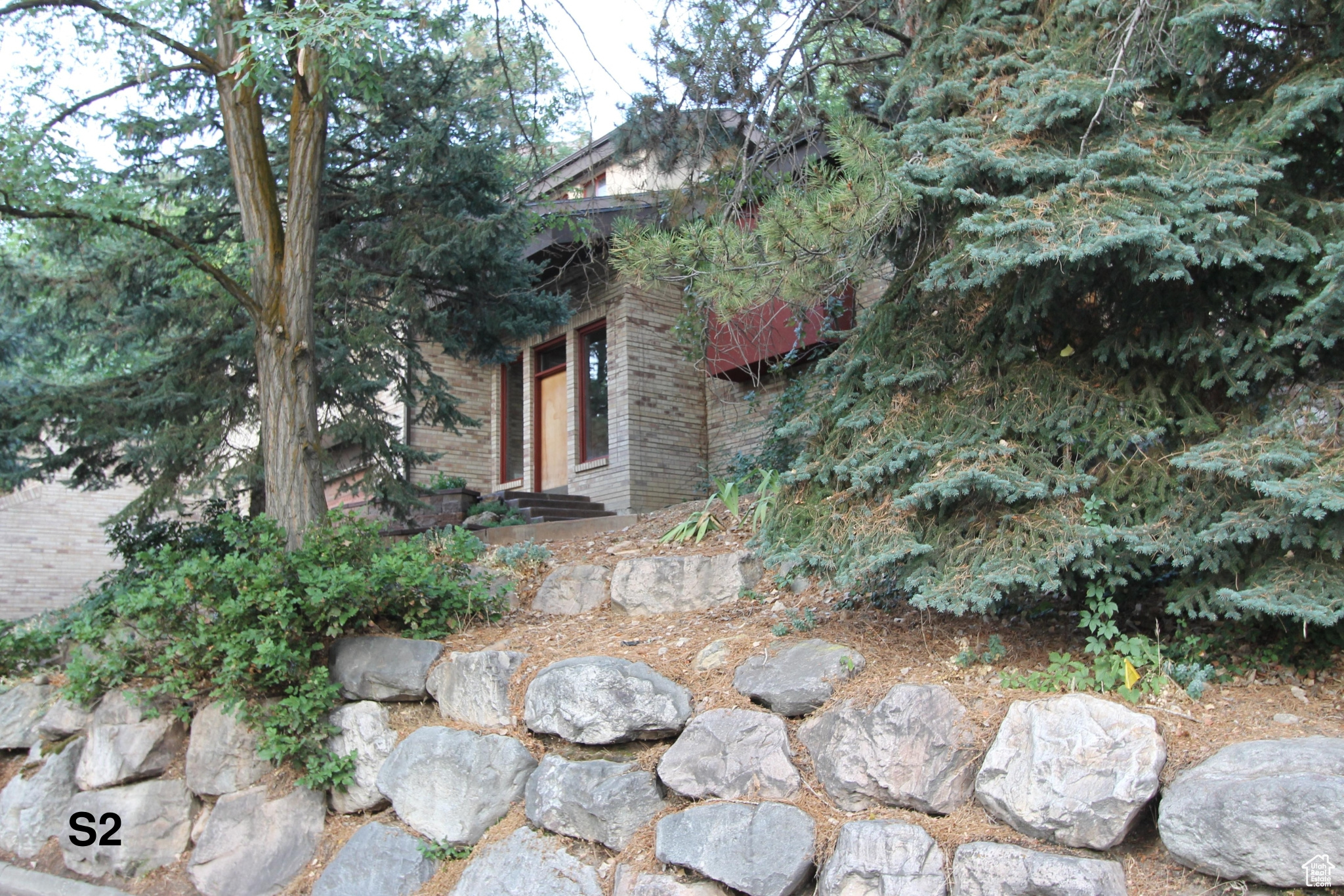 2950 E HILLSDEN DR