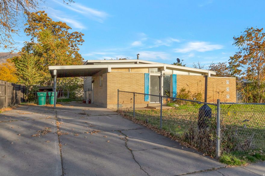 This house is a great opportunity for some sweat equity to get instant equity.4 bedrooms, 2 family rooms, plenty of yard to play in. Great neighborhood, close to schools, shopping, I-15 and Hill AFB. Home is sold As-is.