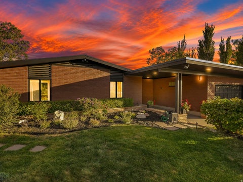 Photo of 828 N EASTCAPITOL BLVD, Salt Lake City, UT 84103 (MLS # 2185912)