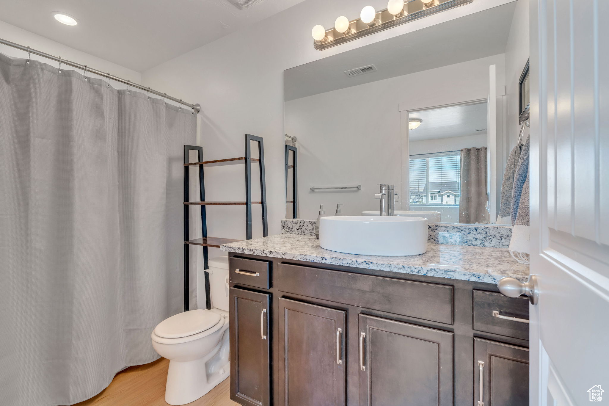 Saratoga Springs, Utah 84045, United States, 3 Bedrooms Bedrooms, ,2 BathroomsBathrooms,Residential,Pending,58704