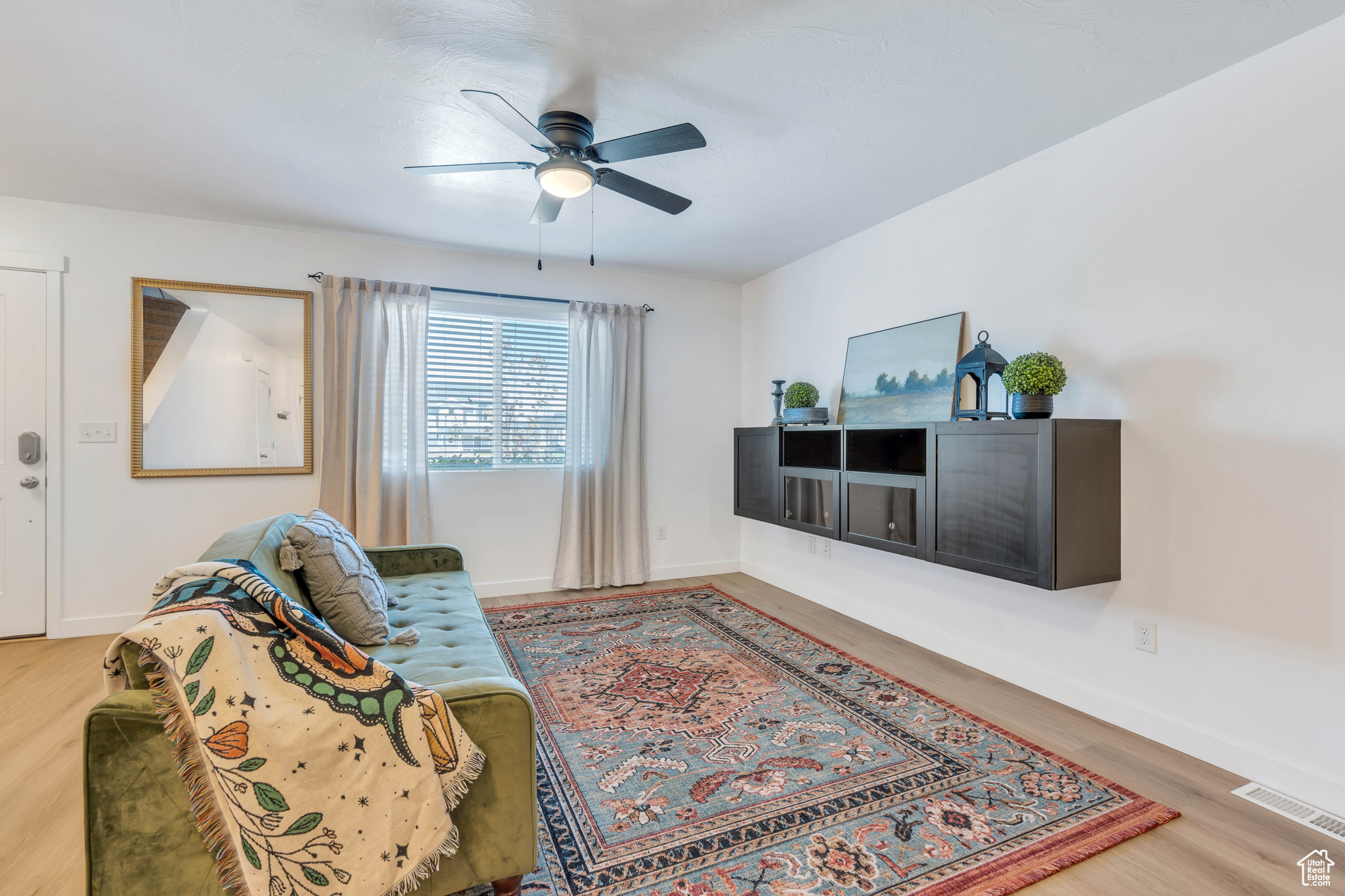 Saratoga Springs, Utah 84045, United States, 3 Bedrooms Bedrooms, ,2 BathroomsBathrooms,Residential,Pending,58704