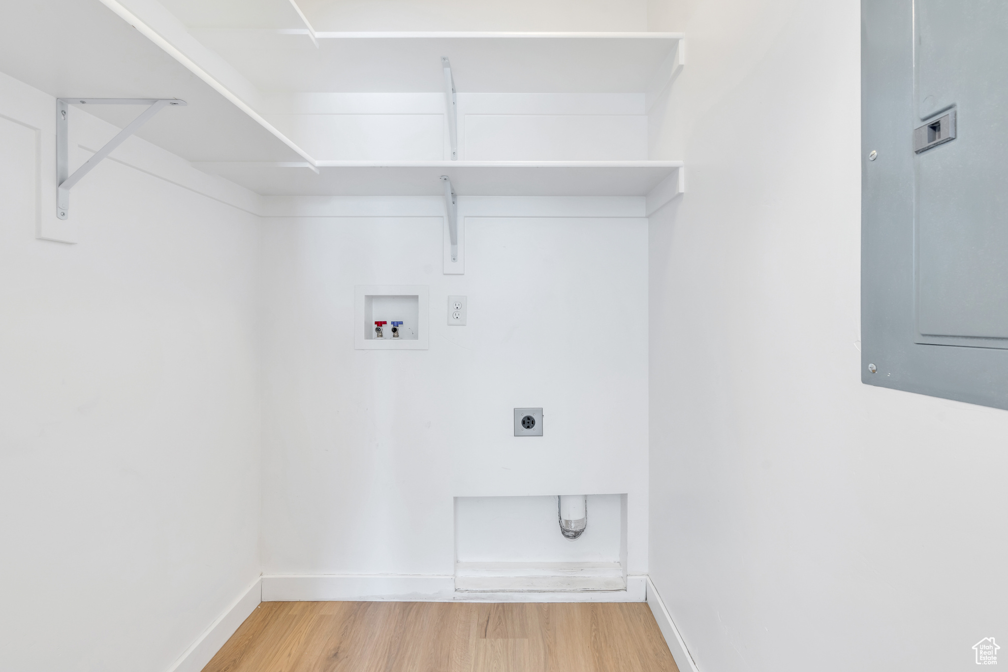 Saratoga Springs, Utah 84045, United States, 3 Bedrooms Bedrooms, ,2 BathroomsBathrooms,Residential,Pending,58704